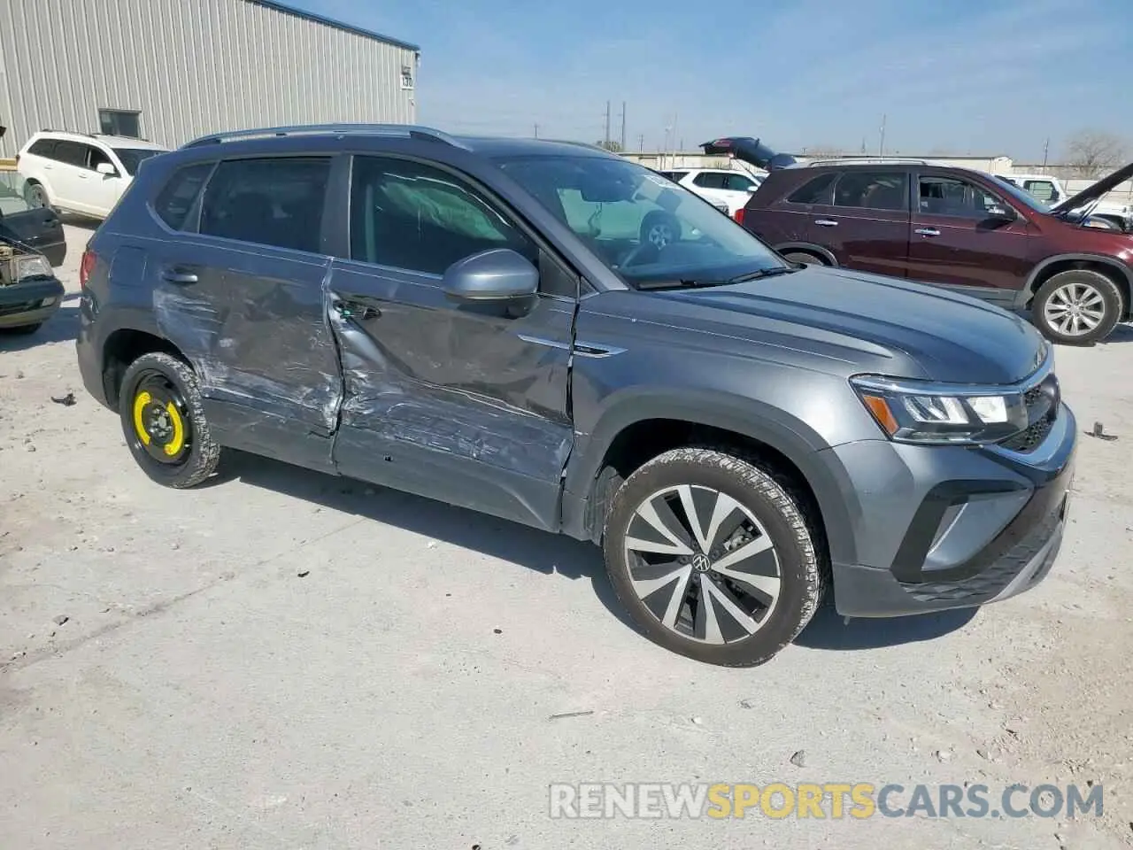 4 fotografías del automóvil dañado 3VVEX7B21RM105067 VOLKSWAGEN TAOS SE 2024