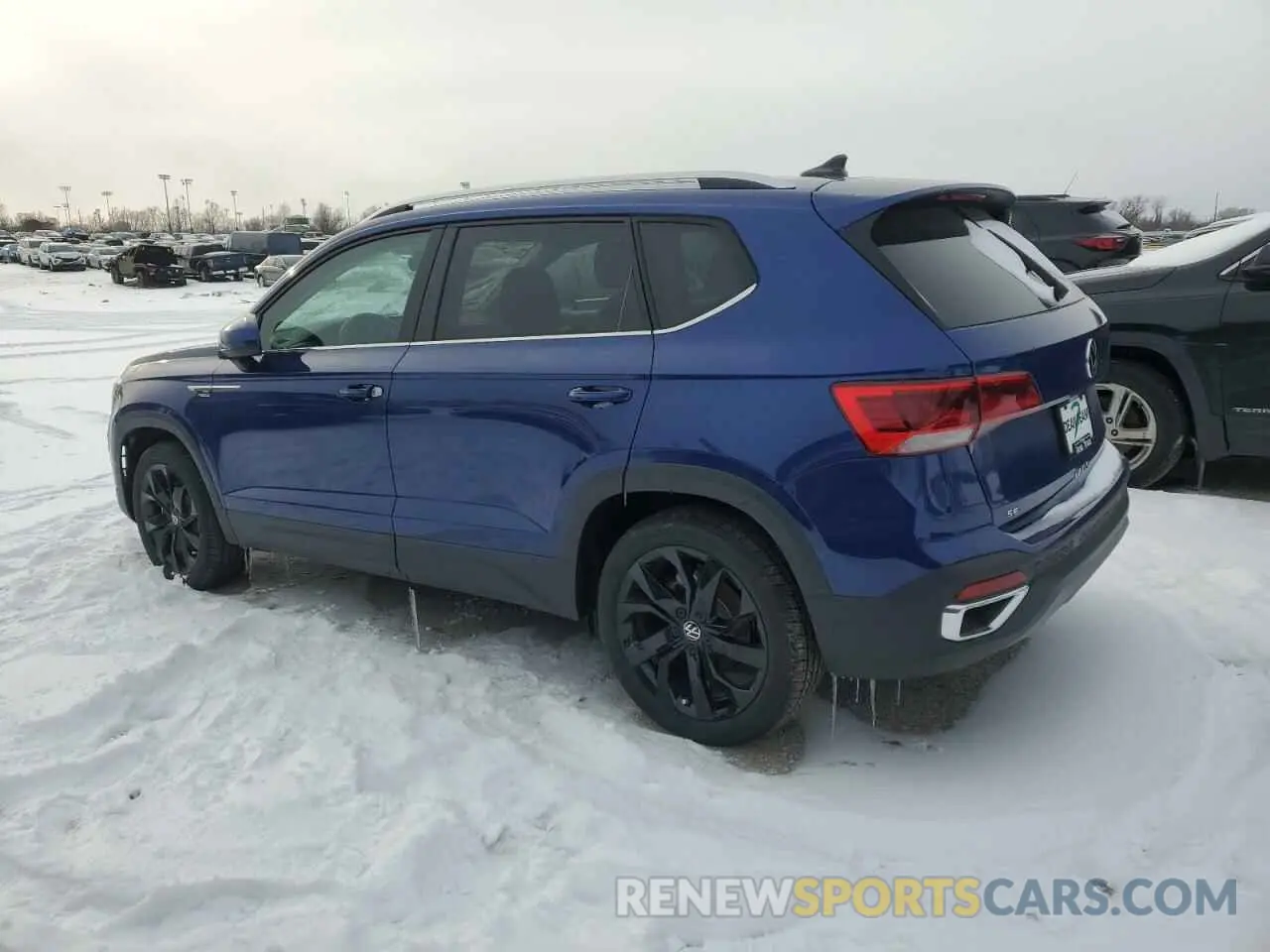 2 fotografías del automóvil dañado 3VVEX7B26RM118977 VOLKSWAGEN TAOS SE 2024