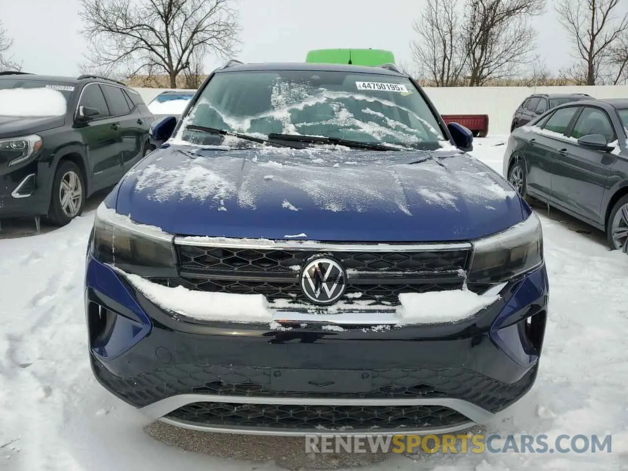 5 fotografías del automóvil dañado 3VVEX7B26RM118977 VOLKSWAGEN TAOS SE 2024