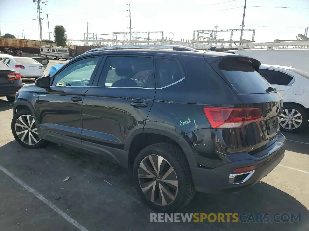 2 fotografías del automóvil dañado 3VVEX7B28RM051086 VOLKSWAGEN TAOS SE 2024