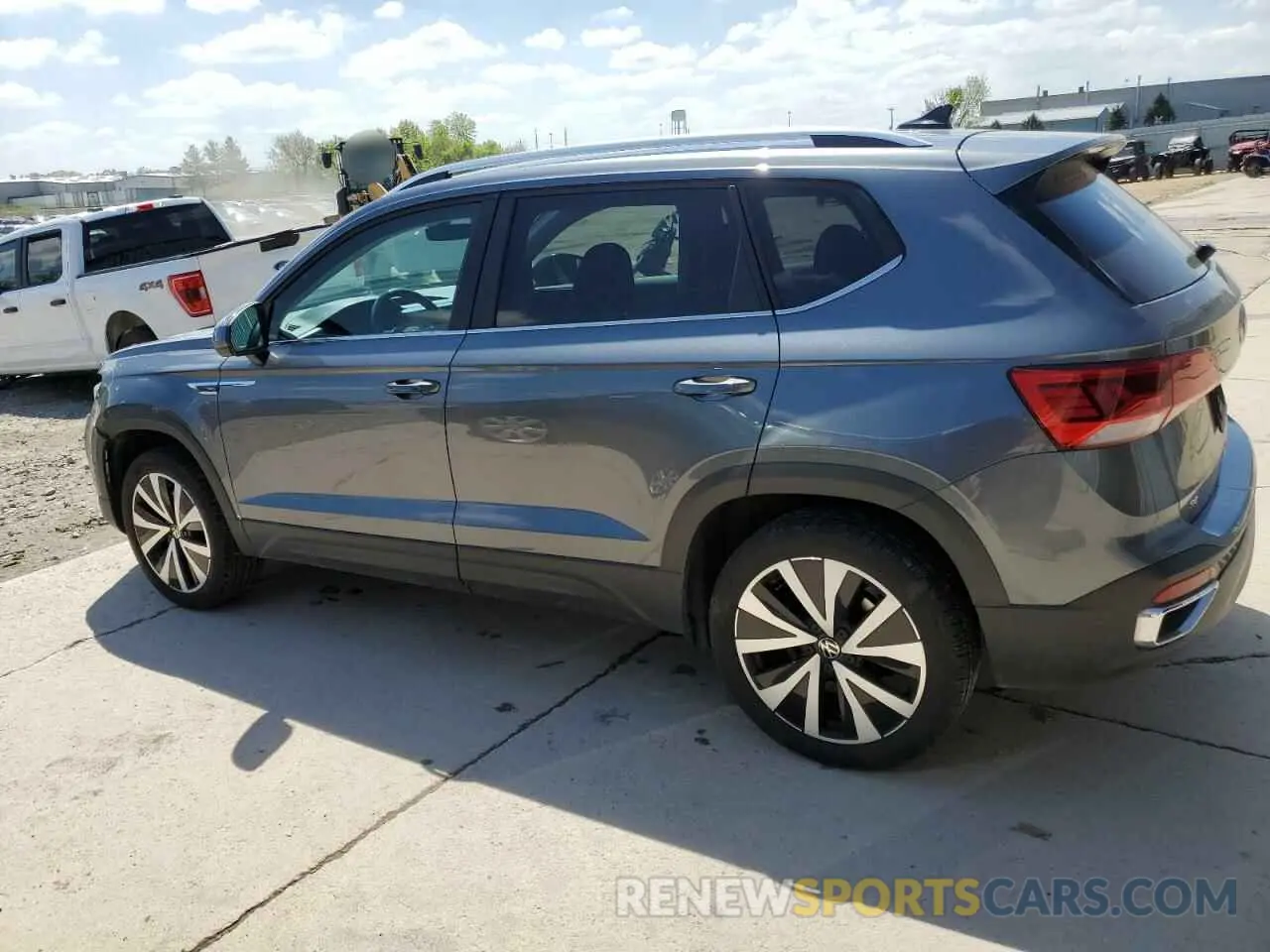 2 fotografías del automóvil dañado 3VVSX7B20RM012706 VOLKSWAGEN TAOS SE 2024