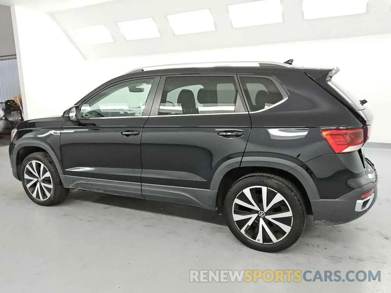 2 fotografías del automóvil dañado 3VVSX7B23RM067375 VOLKSWAGEN TAOS SE 2024