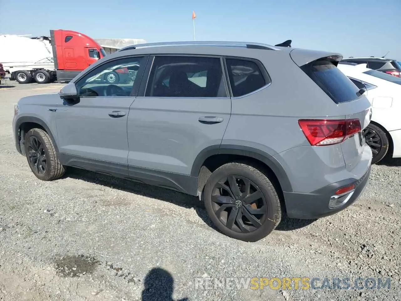 2 fotografías del automóvil dañado 3VVSX7B24RM026351 VOLKSWAGEN TAOS SE 2024