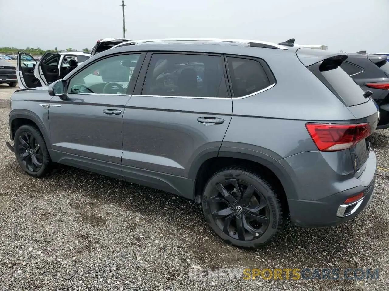 2 fotografías del automóvil dañado 3VVSX7B24RM131777 VOLKSWAGEN TAOS SE 2024