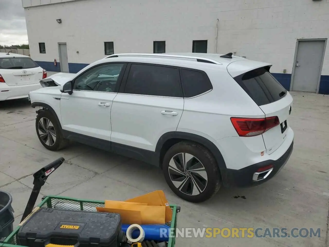 2 fotografías del automóvil dañado 3VVUX7B23RM094813 VOLKSWAGEN TAOS SE 2024