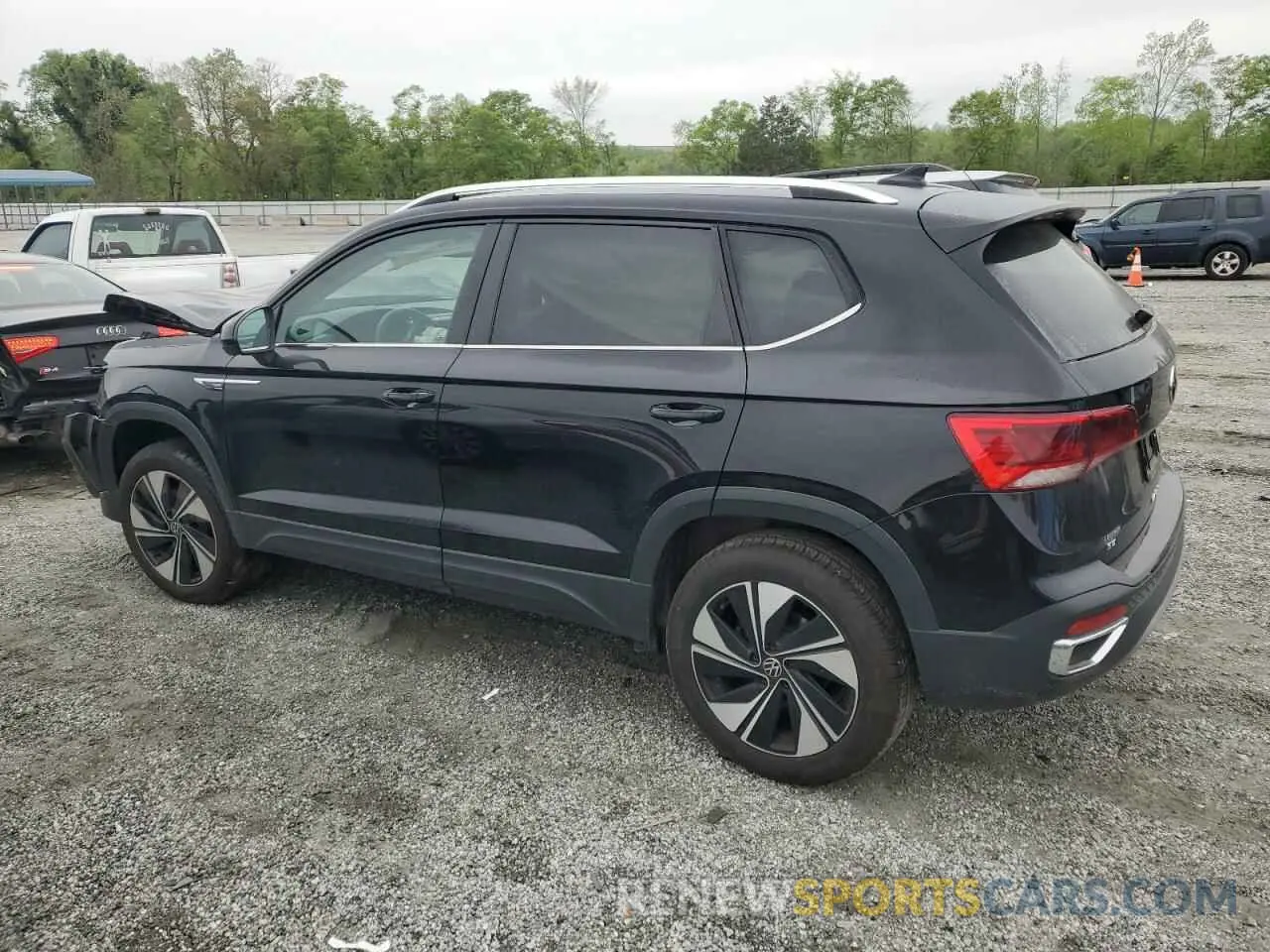 2 fotografías del automóvil dañado 3VVUX7B25RM118271 VOLKSWAGEN TAOS SE 2024