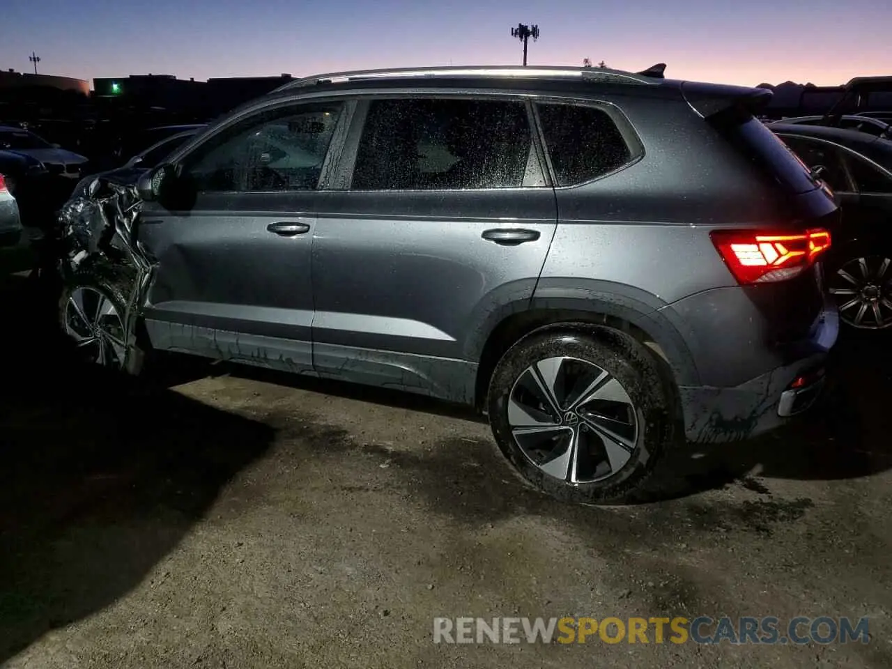 2 fotografías del automóvil dañado 3VVUX7B28RM058633 VOLKSWAGEN TAOS SE 2024