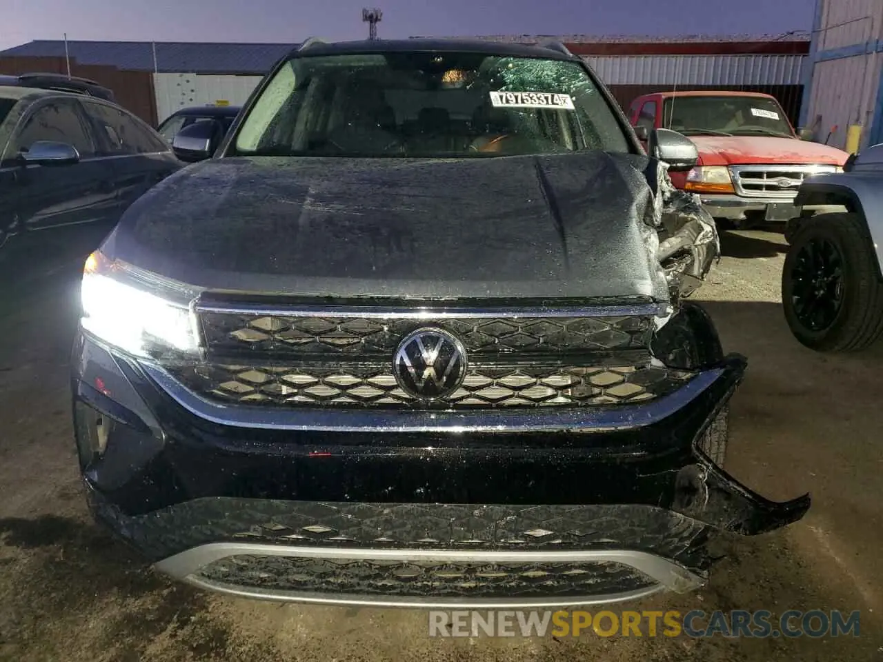 5 fotografías del automóvil dañado 3VVUX7B28RM058633 VOLKSWAGEN TAOS SE 2024