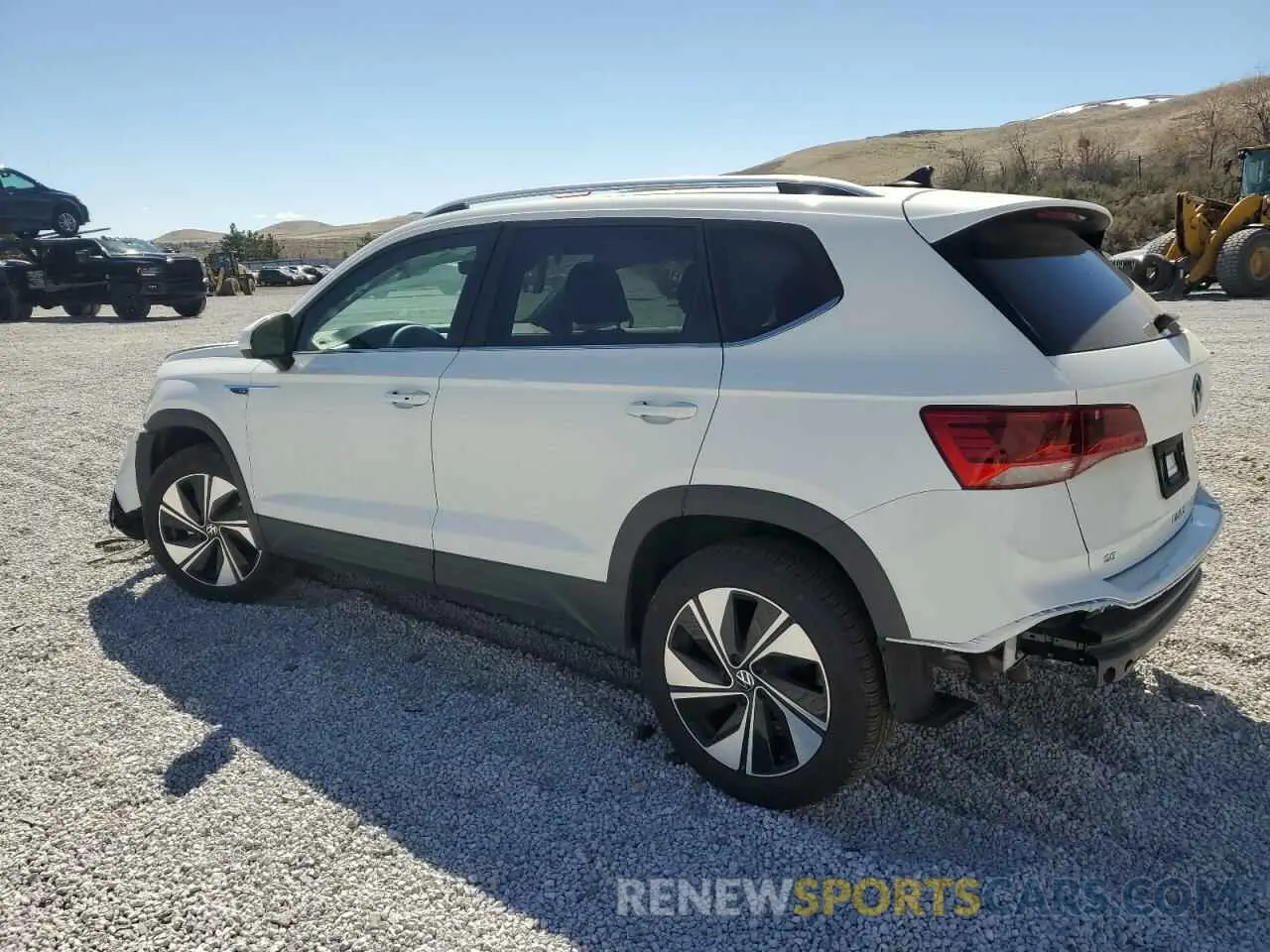 2 fotografías del automóvil dañado 3VVVX7B22RM047874 VOLKSWAGEN TAOS SE 2024