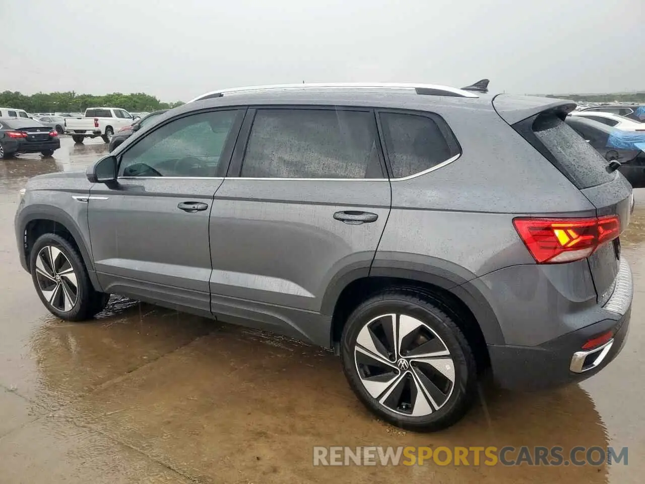2 fotografías del automóvil dañado 3VVVX7B24RM045964 VOLKSWAGEN TAOS SE 2024