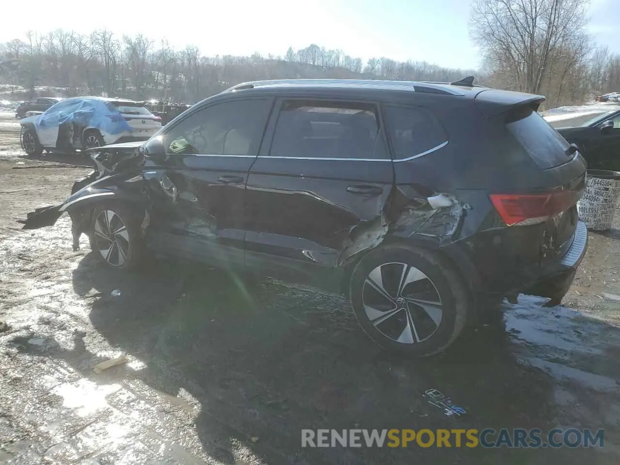 2 fotografías del automóvil dañado 3VVVX7B24RM128682 VOLKSWAGEN TAOS SE 2024