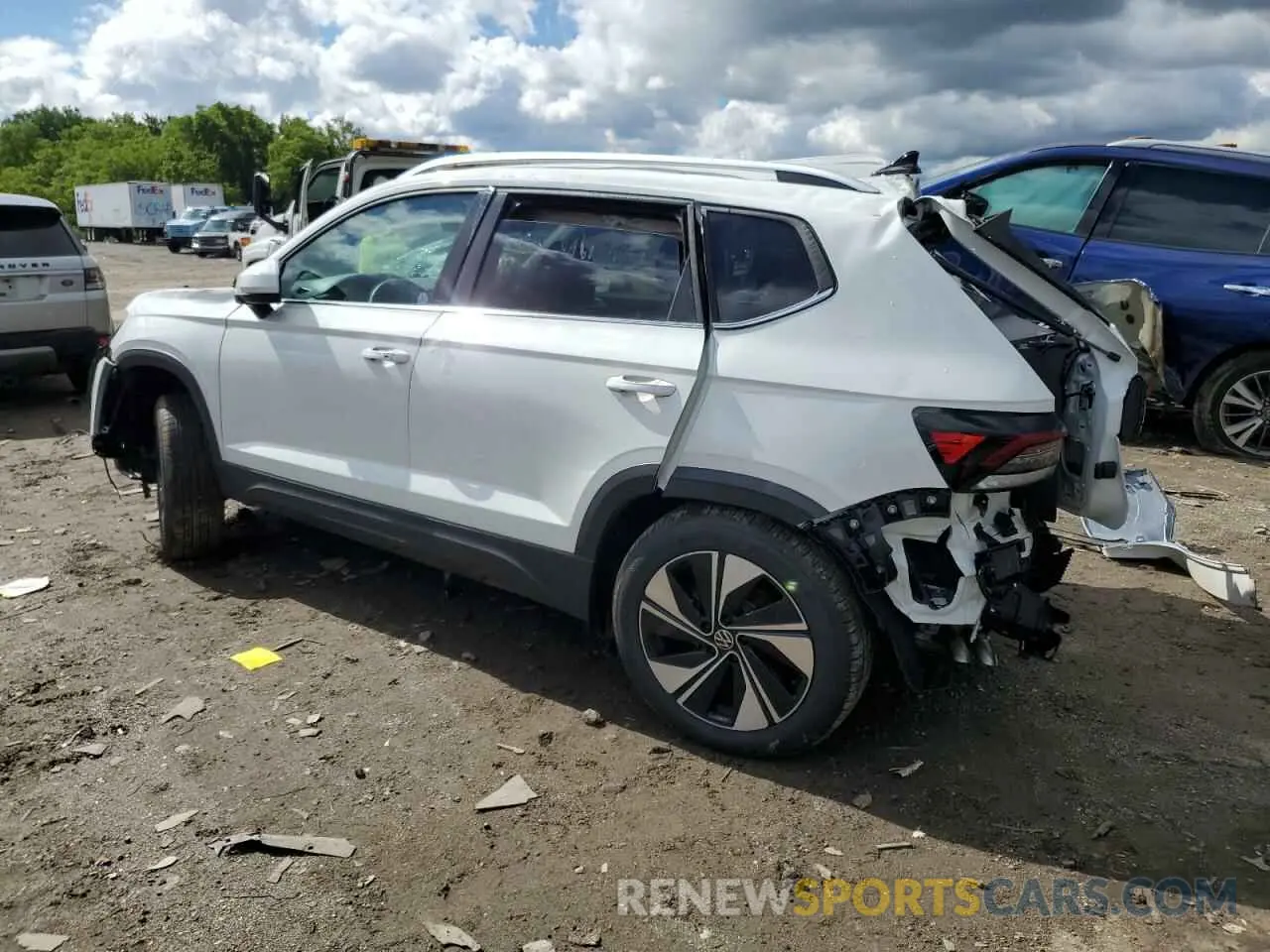 2 fotografías del automóvil dañado 3VVUC7B21SM031453 VOLKSWAGEN TAOS SE 2025