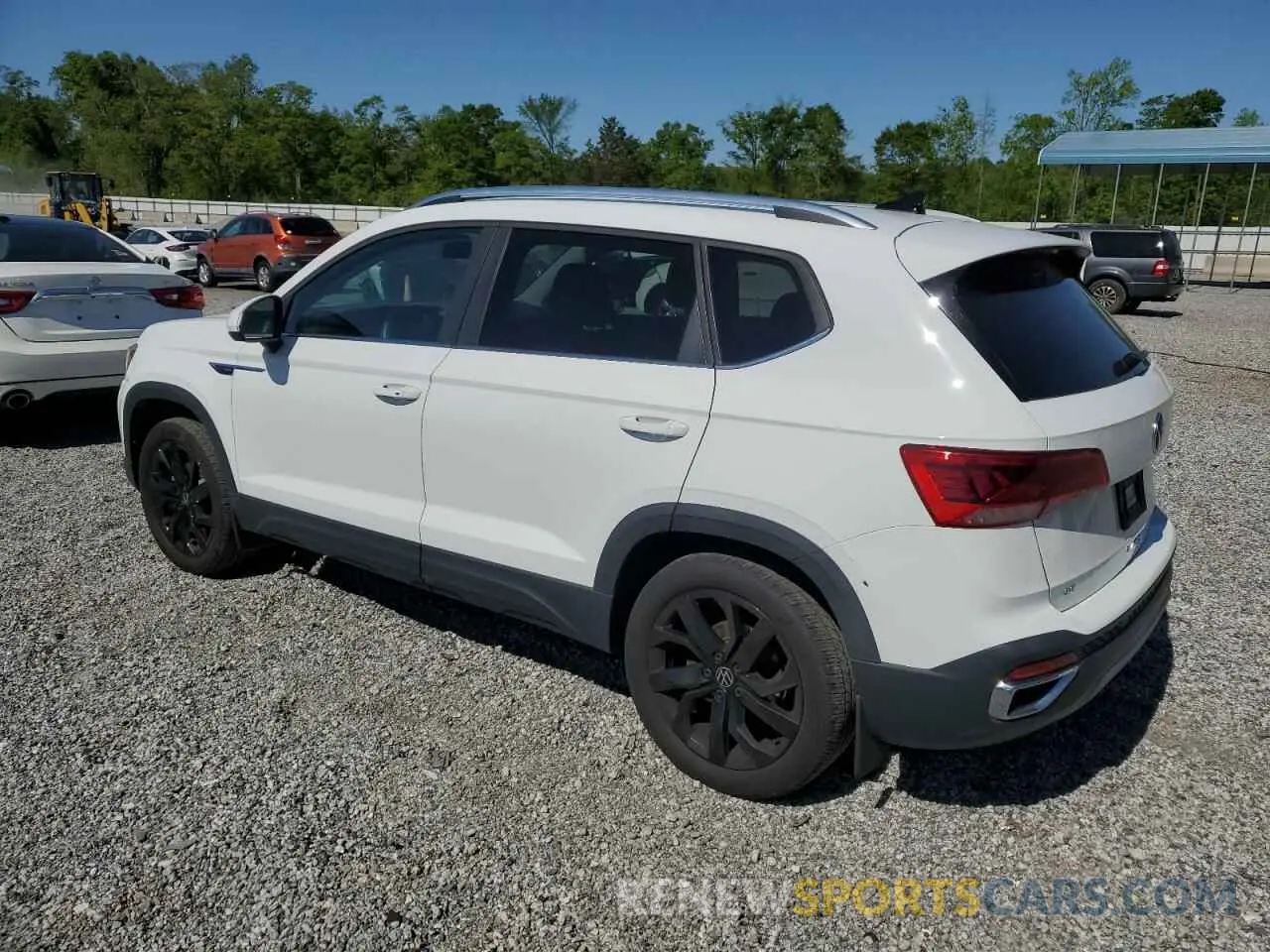 2 fotografías del automóvil dañado 3VVLX7B23NM090816 VOLKSWAGEN TAOS SE IQ 2022