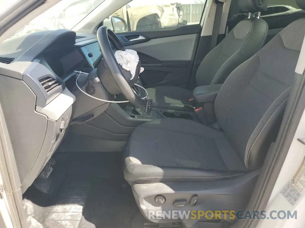 7 fotografías del automóvil dañado 3VVLX7B27NM023975 VOLKSWAGEN TAOS SE IQ 2022