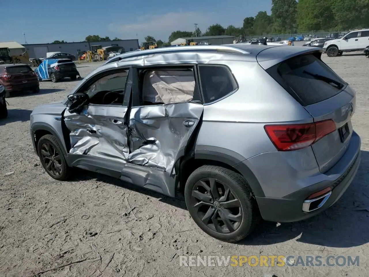 2 fotografías del automóvil dañado 3VVLX7B28NM071114 VOLKSWAGEN TAOS SE IQ 2022