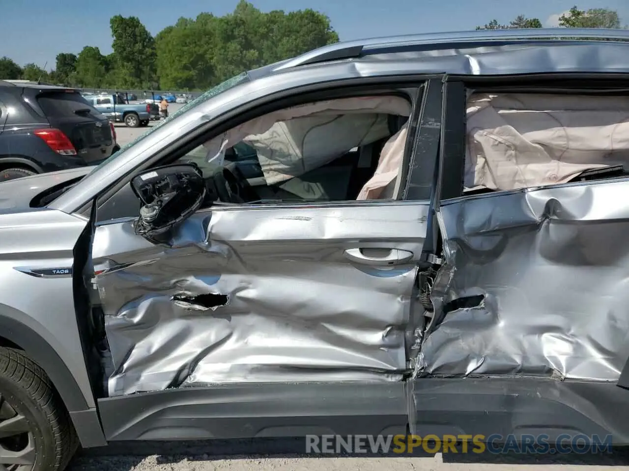7 fotografías del automóvil dañado 3VVLX7B28NM071114 VOLKSWAGEN TAOS SE IQ 2022