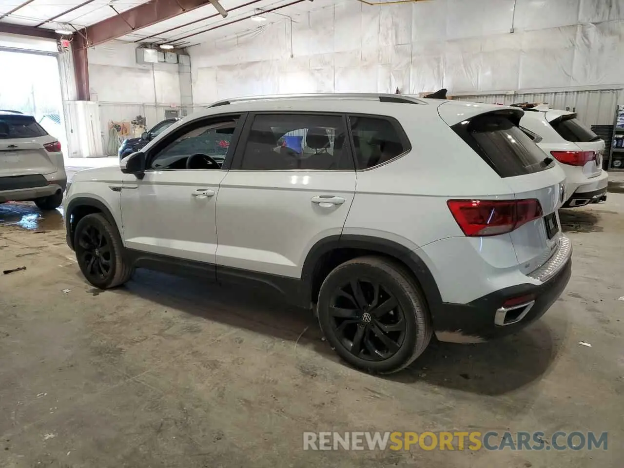 2 fotografías del automóvil dañado 3VVLX7B2XNM080185 VOLKSWAGEN TAOS SE IQ 2022