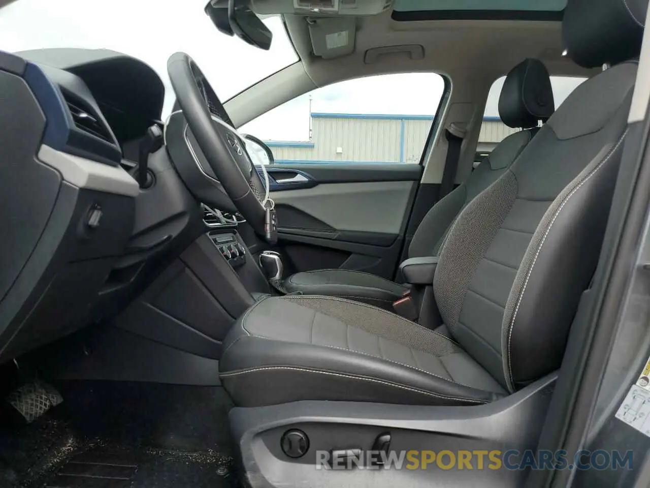 7 fotografías del automóvil dañado 3VVPX7B21NM035122 VOLKSWAGEN TAOS SE IQ 2022