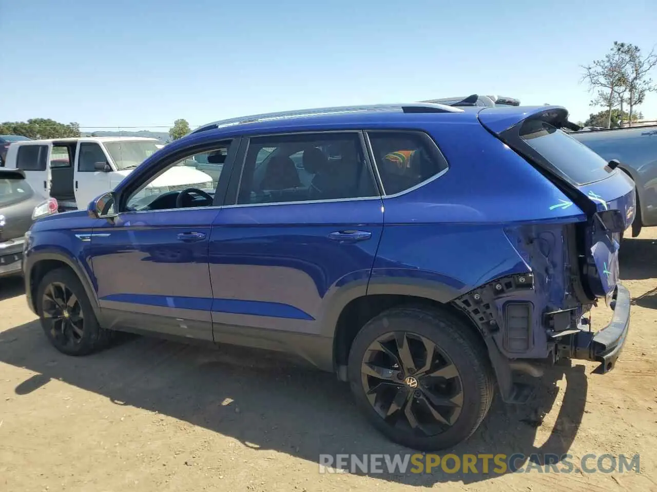2 fotografías del automóvil dañado 3VV1X7B28NM013222 VOLKSWAGEN TAOS SEL 2022