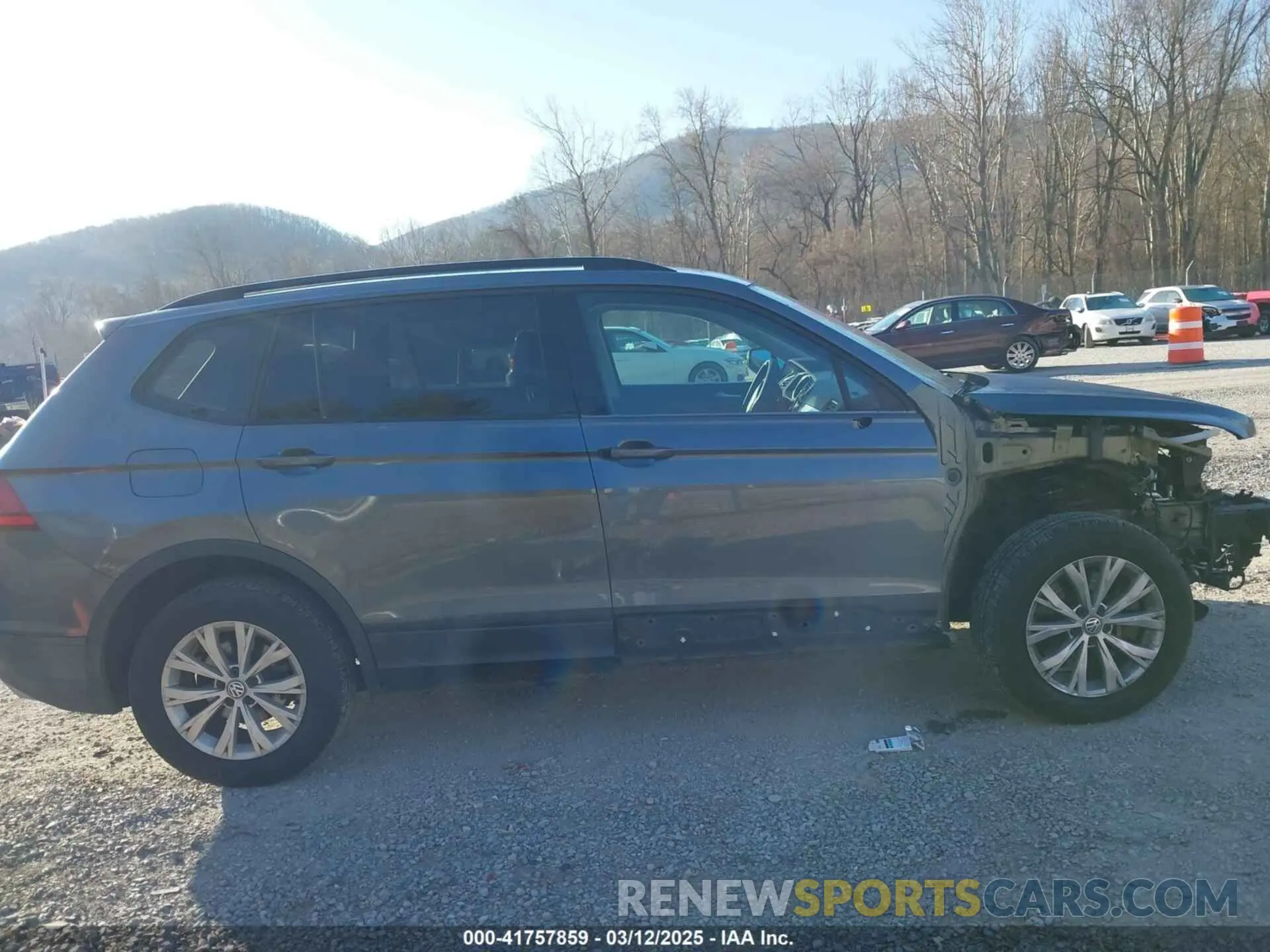 14 fotografías del automóvil dañado 3VV0B7AX1KM059932 VOLKSWAGEN TIGUAN 2019