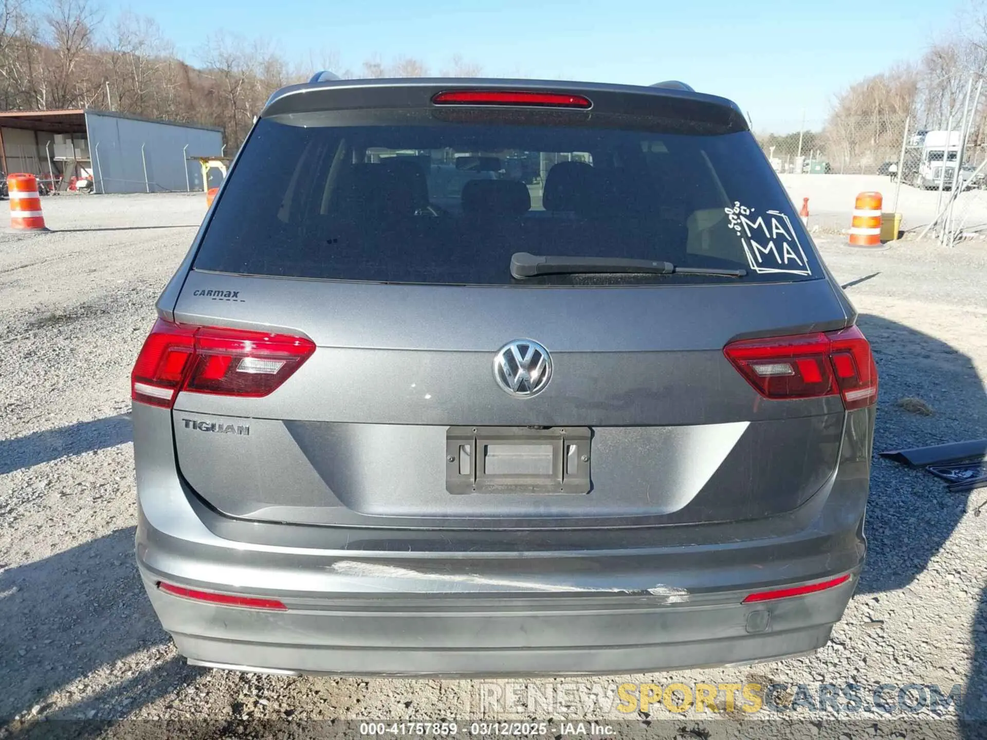 17 fotografías del automóvil dañado 3VV0B7AX1KM059932 VOLKSWAGEN TIGUAN 2019