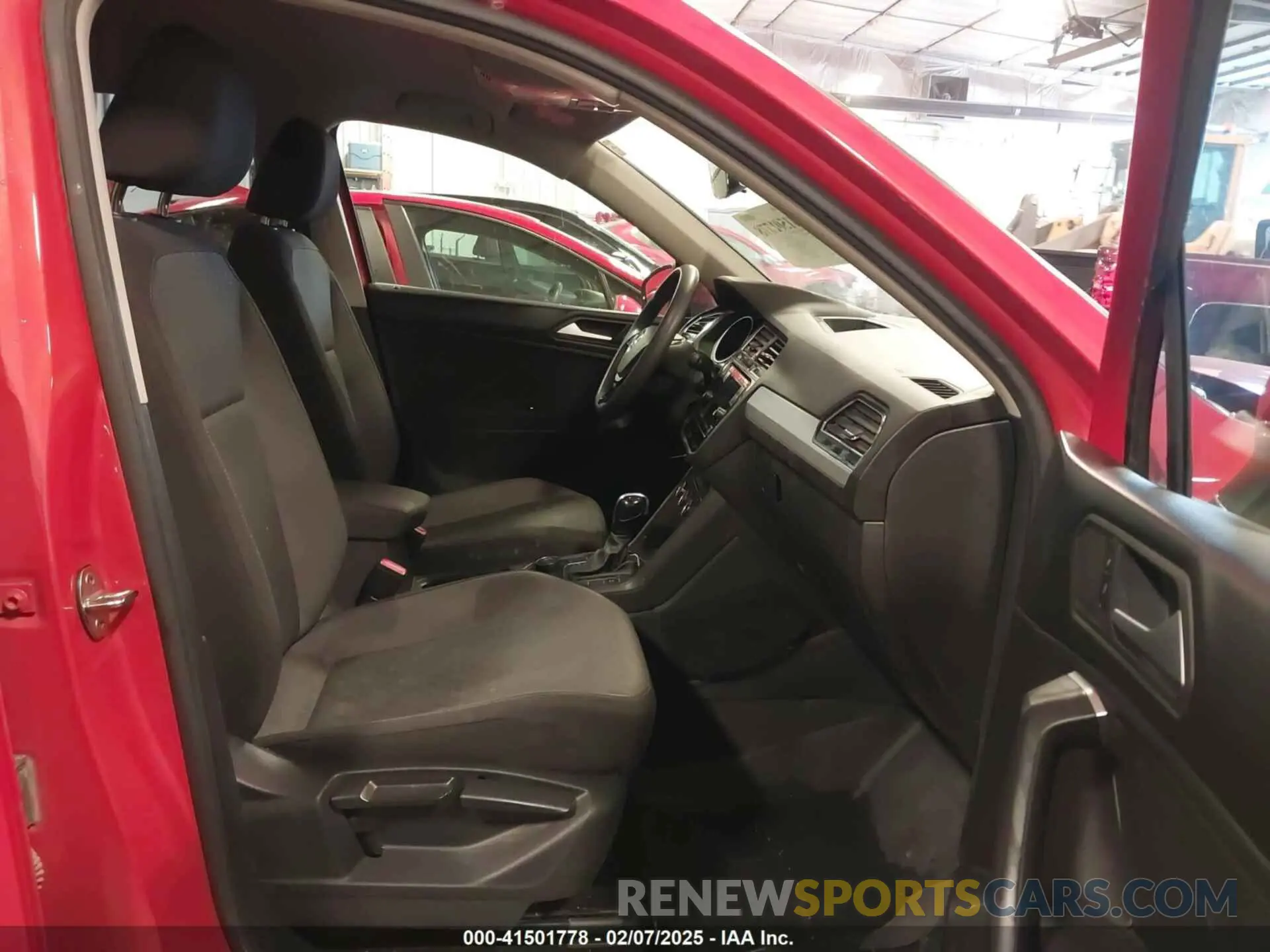 5 fotografías del automóvil dañado 3VV0B7AX3KM075498 VOLKSWAGEN TIGUAN 2019