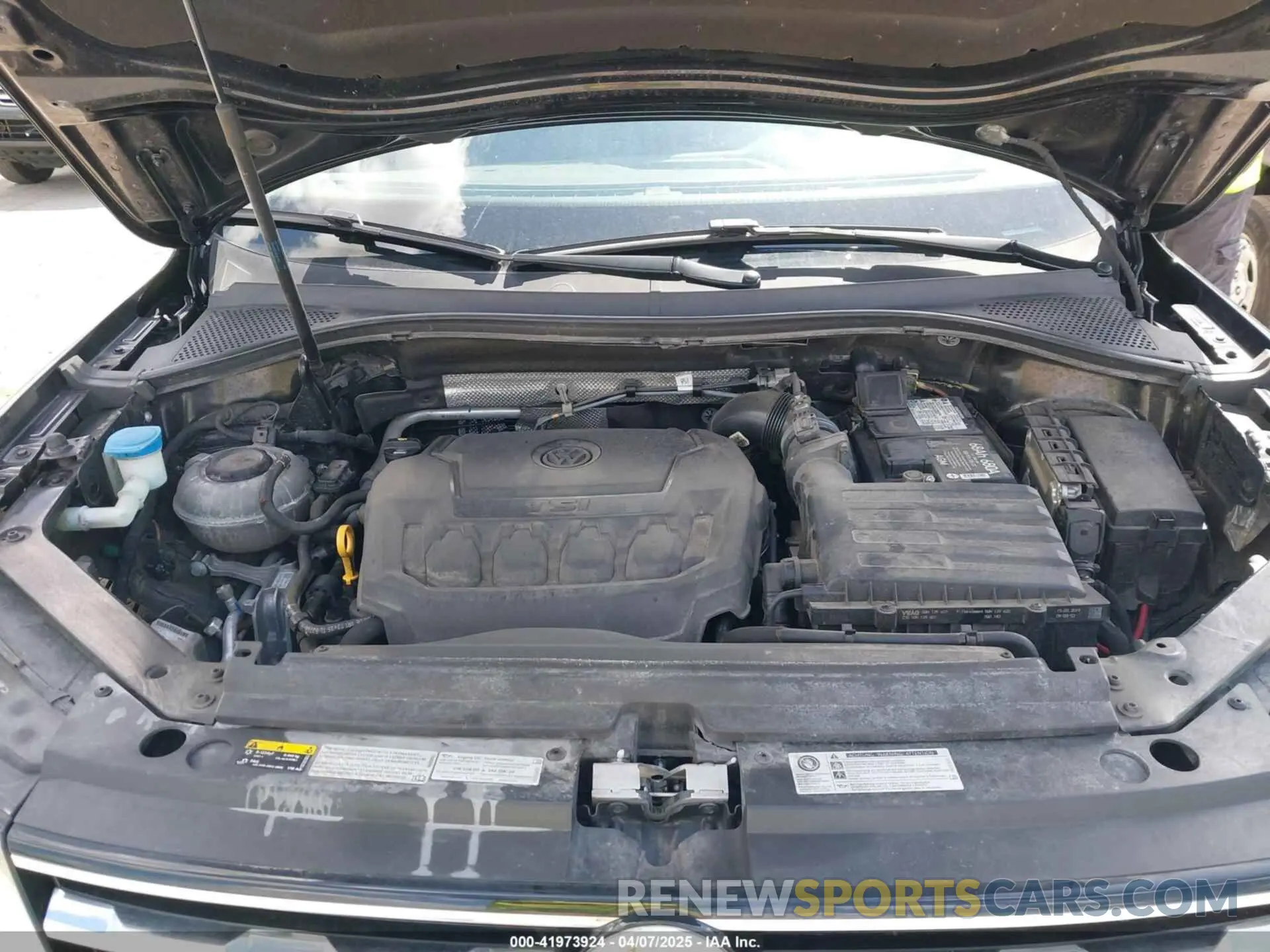 10 fotografías del automóvil dañado 3VV0B7AX3KM119645 VOLKSWAGEN TIGUAN 2019