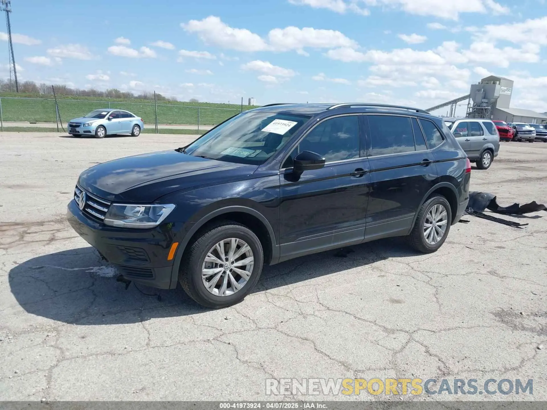 2 fotografías del automóvil dañado 3VV0B7AX3KM119645 VOLKSWAGEN TIGUAN 2019