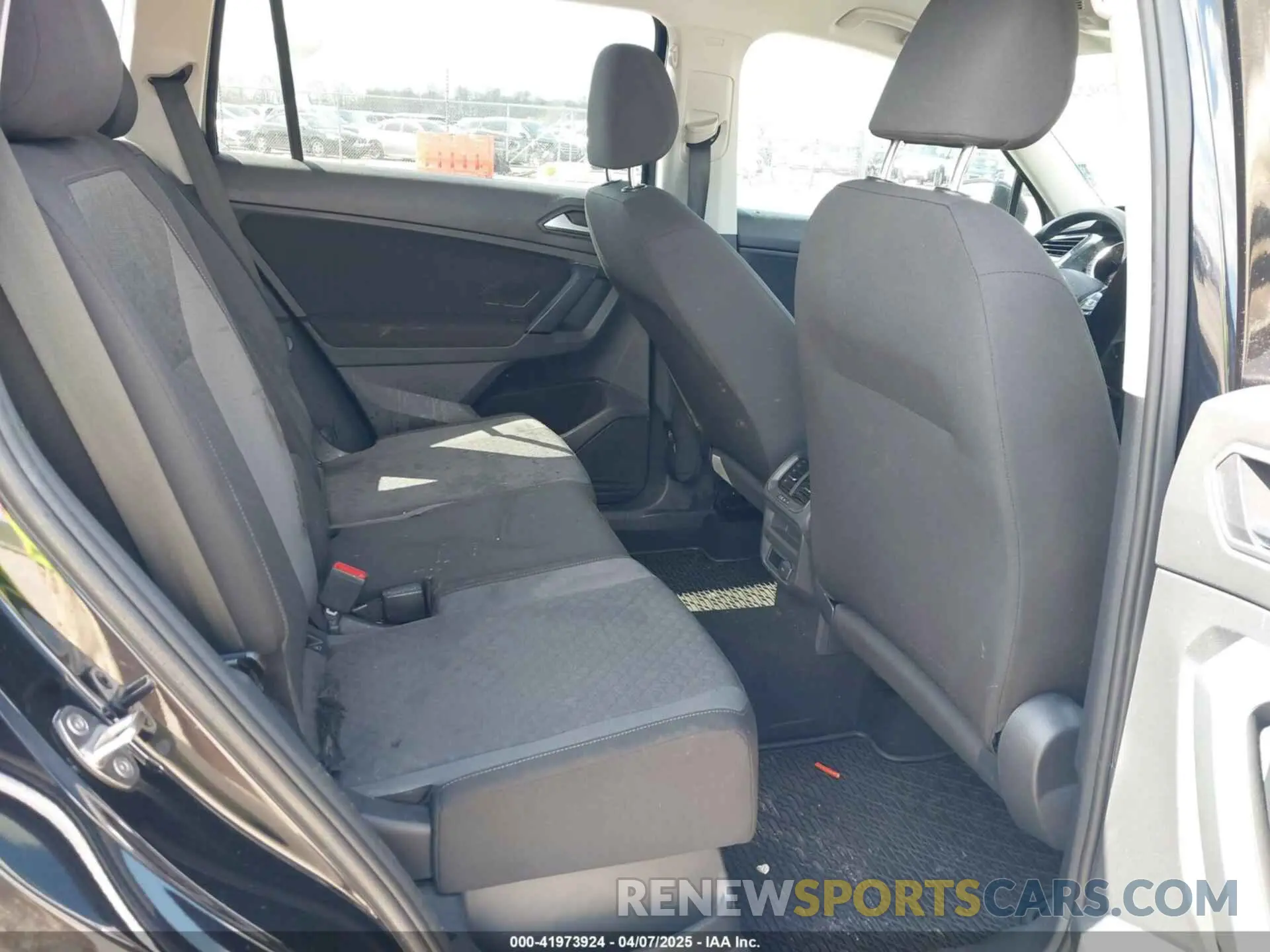 8 fotografías del automóvil dañado 3VV0B7AX3KM119645 VOLKSWAGEN TIGUAN 2019