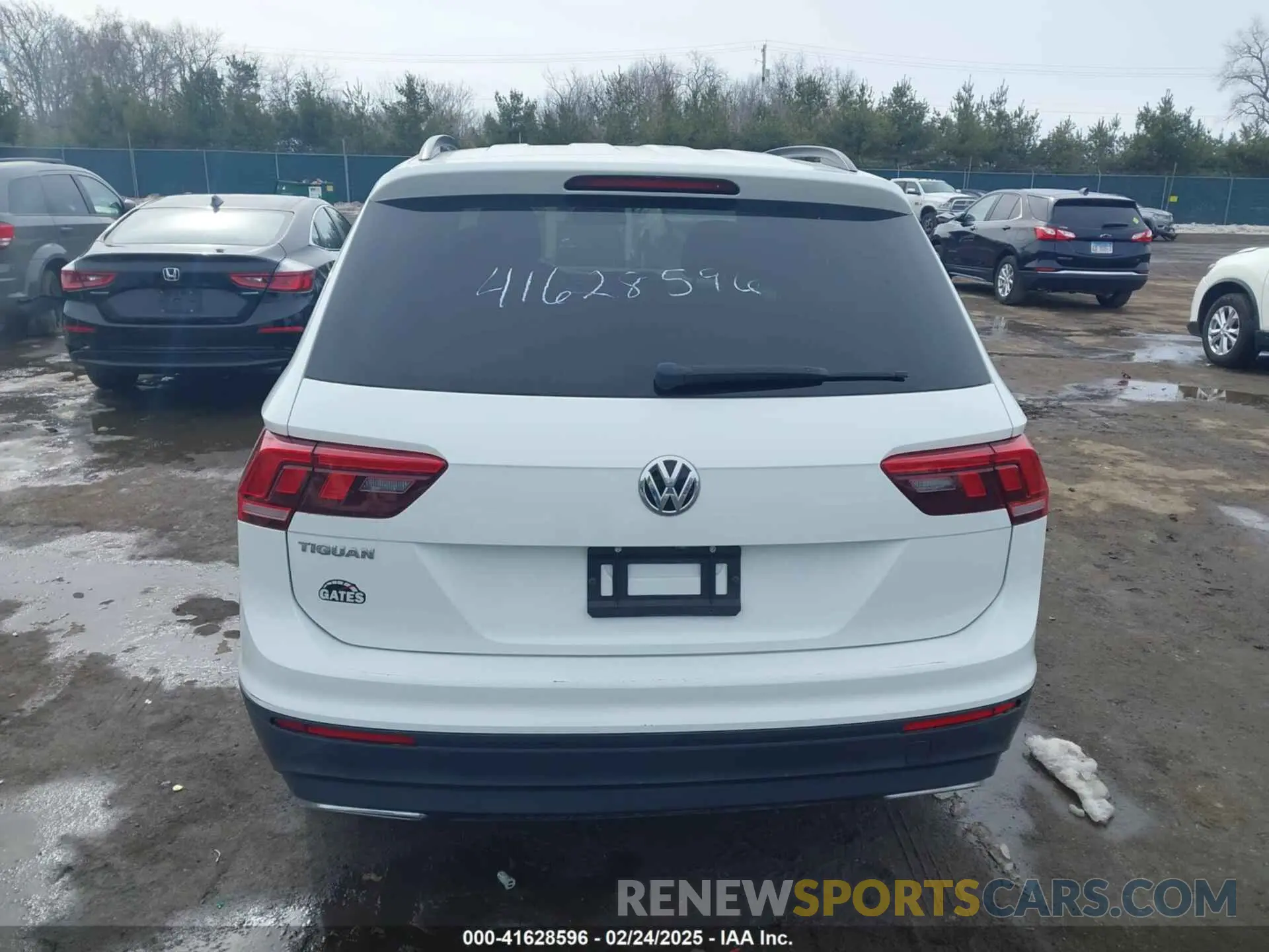 16 fotografías del automóvil dañado 3VV0B7AX5KM053471 VOLKSWAGEN TIGUAN 2019
