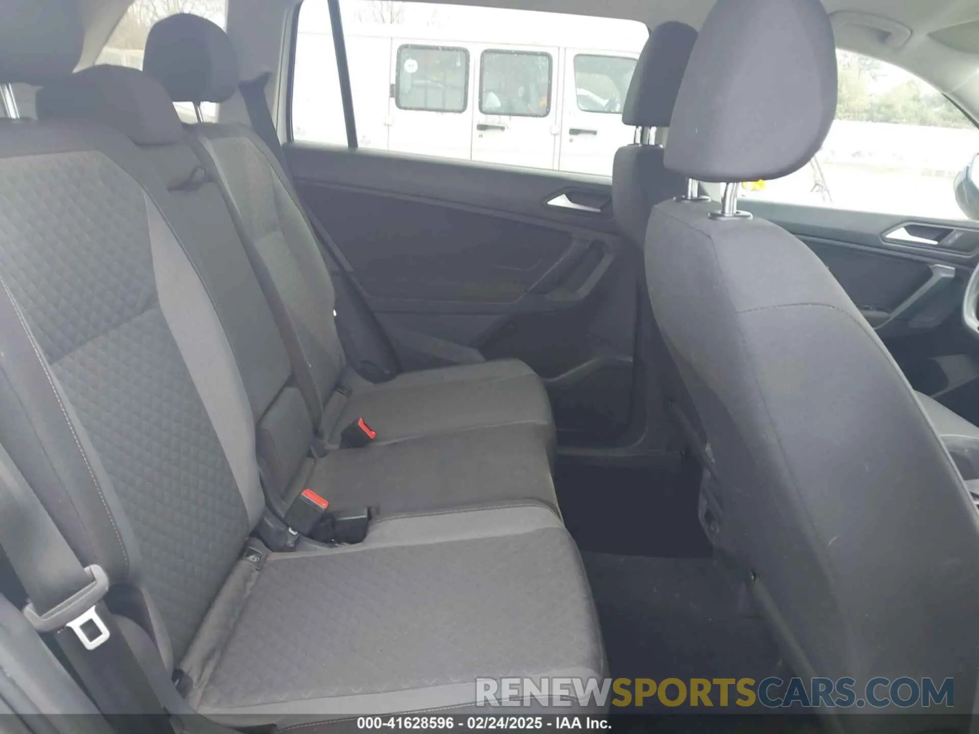 8 fotografías del automóvil dañado 3VV0B7AX5KM053471 VOLKSWAGEN TIGUAN 2019