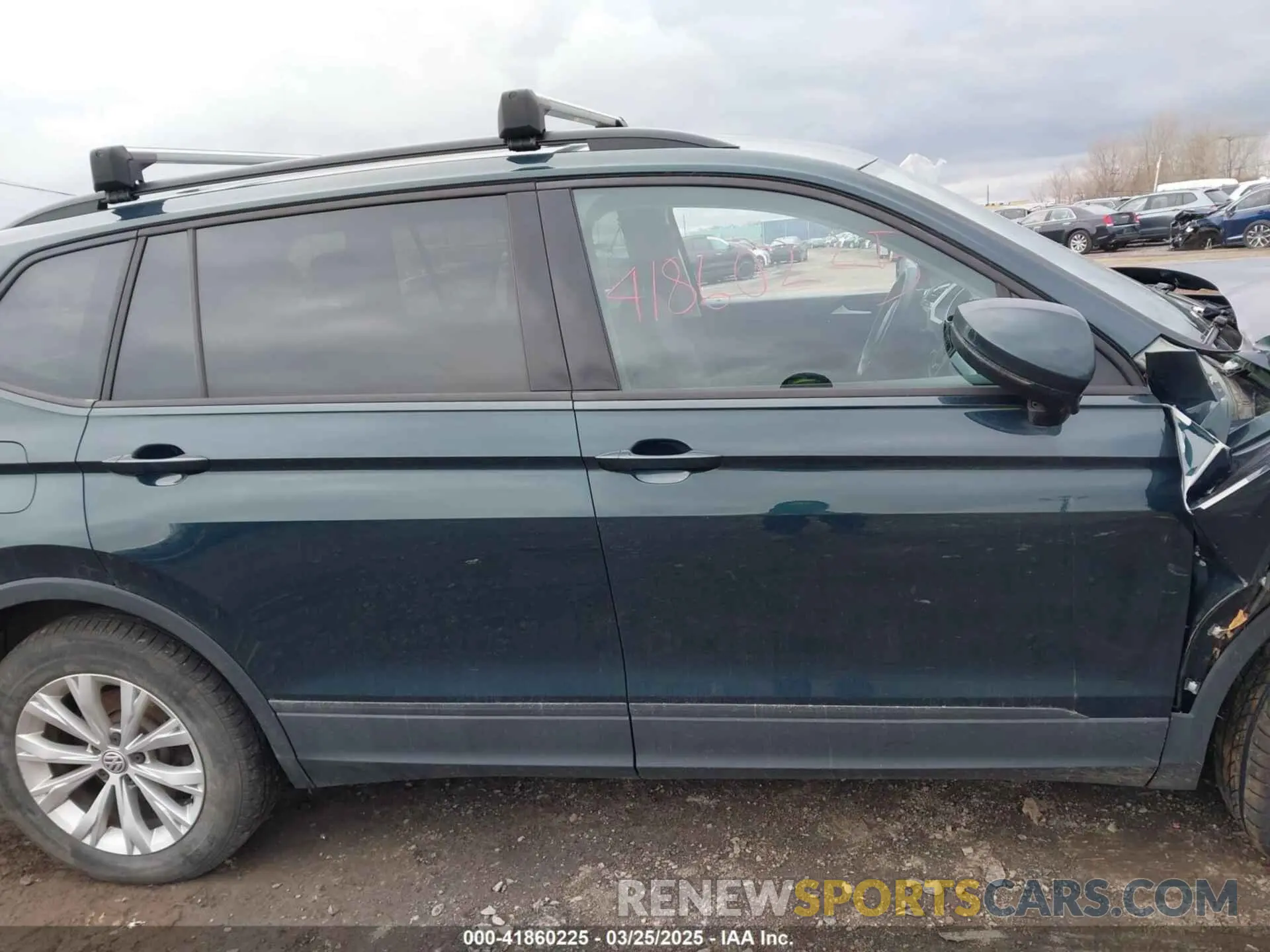 13 fotografías del automóvil dañado 3VV0B7AX8KM178139 VOLKSWAGEN TIGUAN 2019