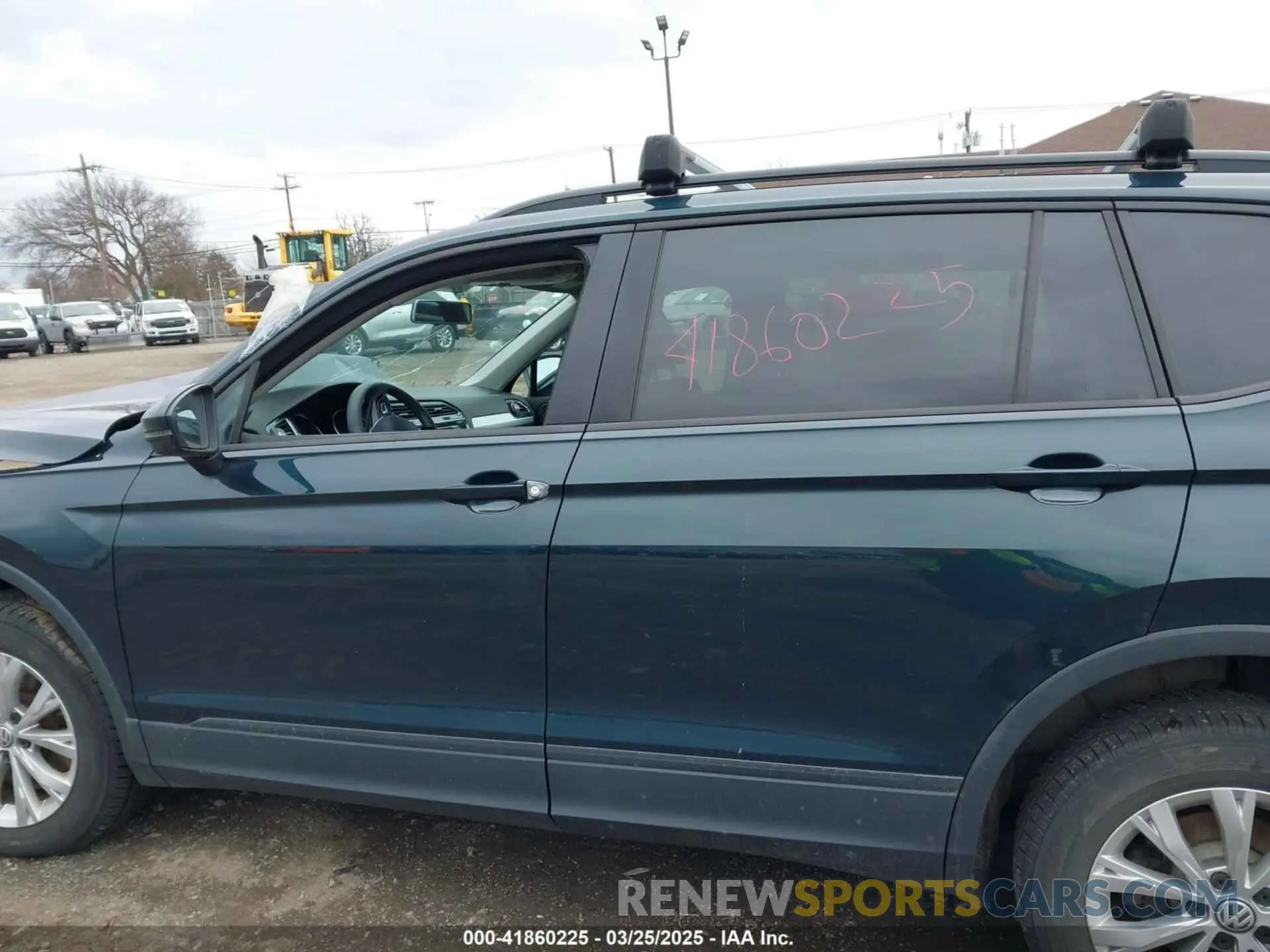 14 fotografías del automóvil dañado 3VV0B7AX8KM178139 VOLKSWAGEN TIGUAN 2019