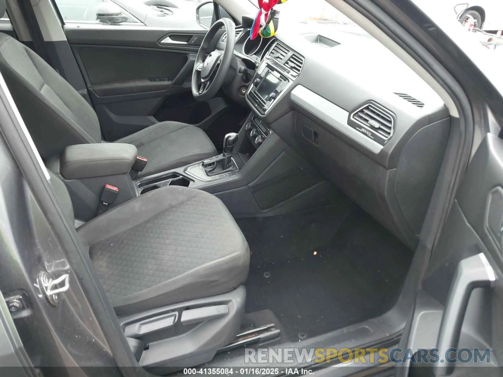 5 fotografías del automóvil dañado 3VV1B7AX3KM047494 VOLKSWAGEN TIGUAN 2019