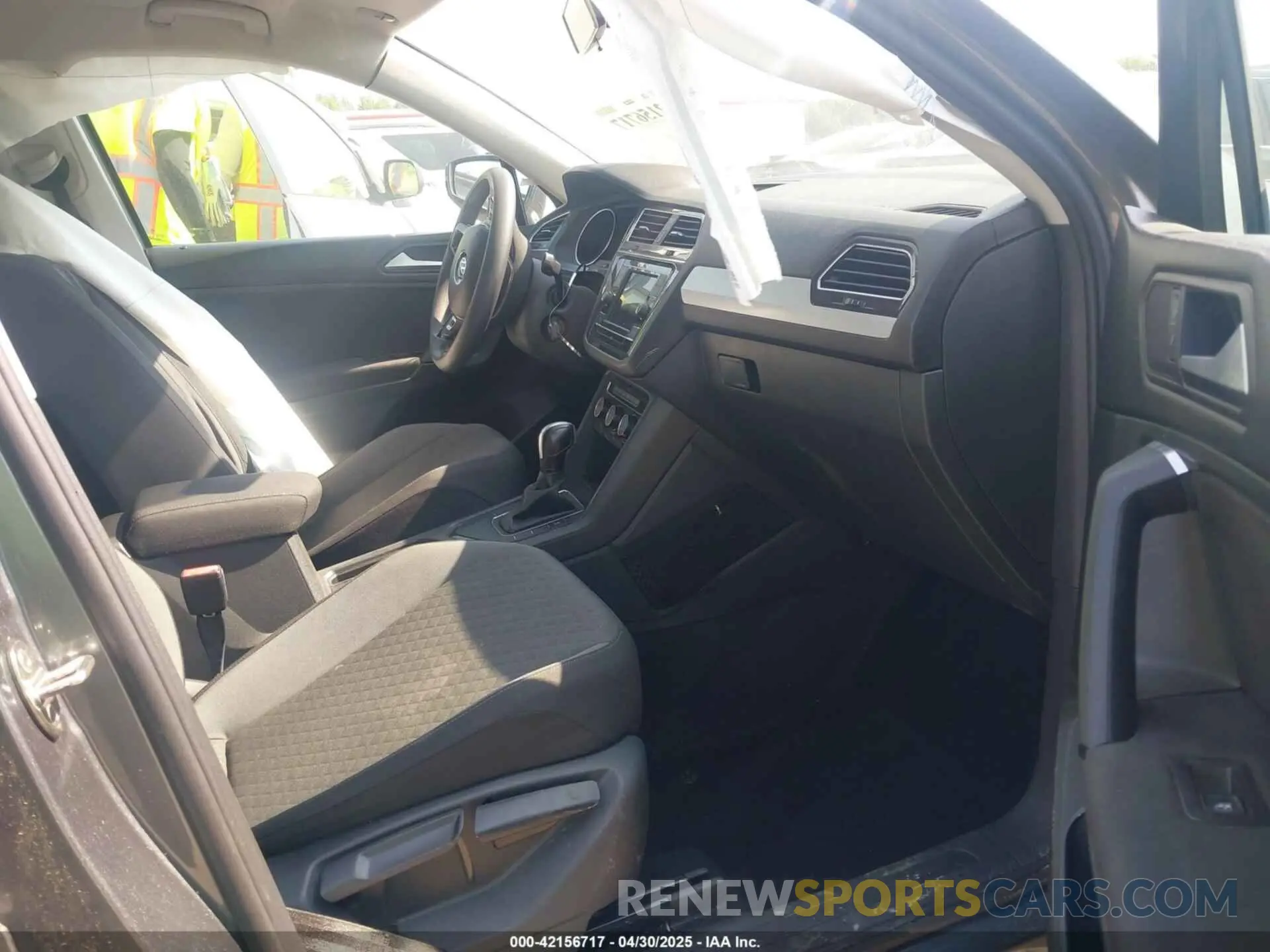 5 fotografías del automóvil dañado 3VV1B7AX4KM085980 VOLKSWAGEN TIGUAN 2019