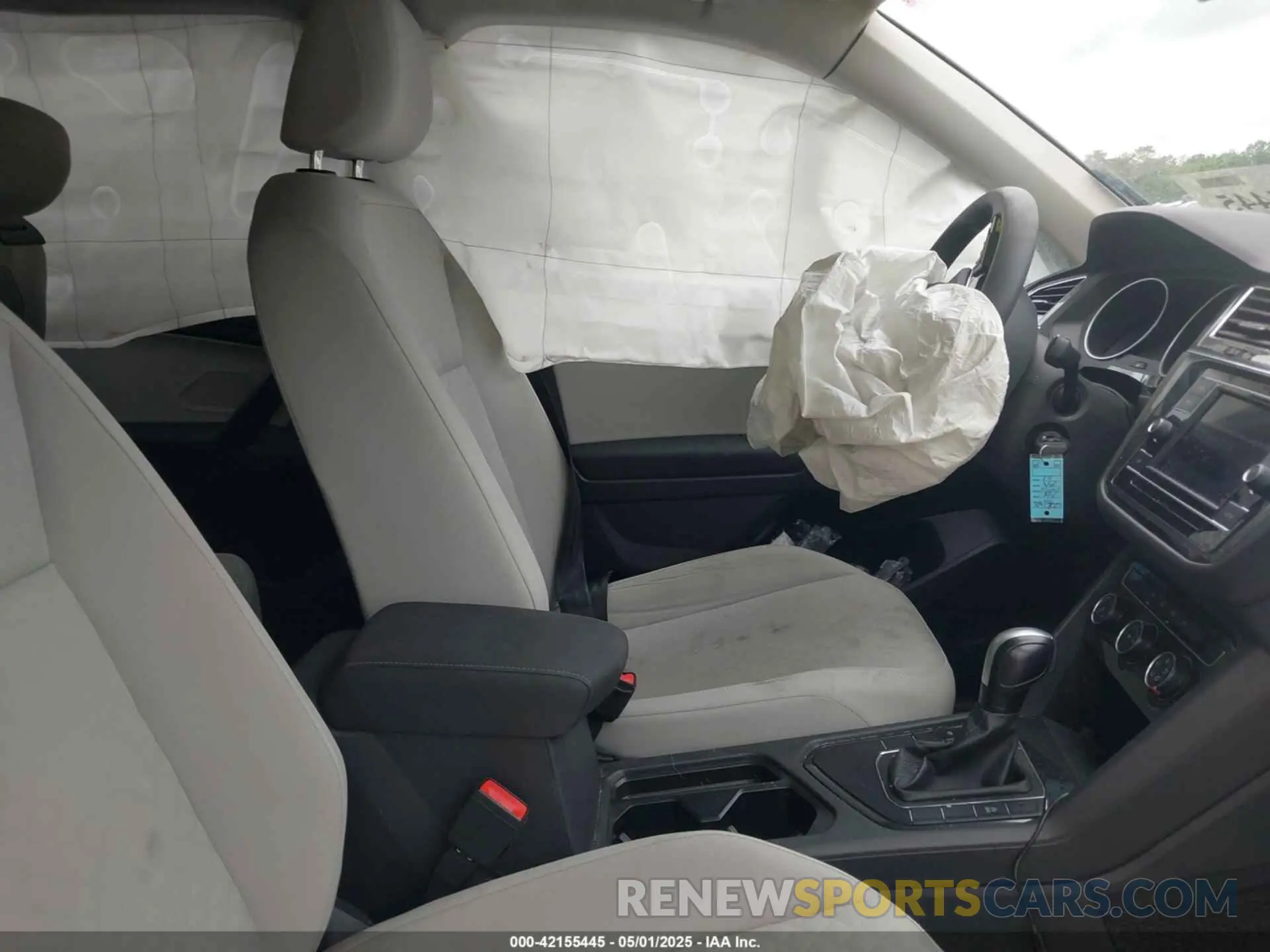 5 fotografías del automóvil dañado 3VV1B7AX4KM133705 VOLKSWAGEN TIGUAN 2019
