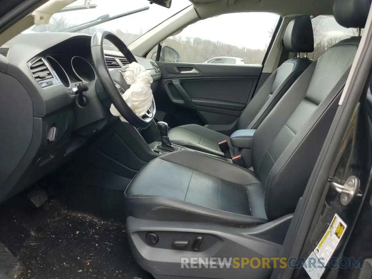 7 fotografías del automóvil dañado 3VV2B7AX1KM076075 VOLKSWAGEN TIGUAN 2019