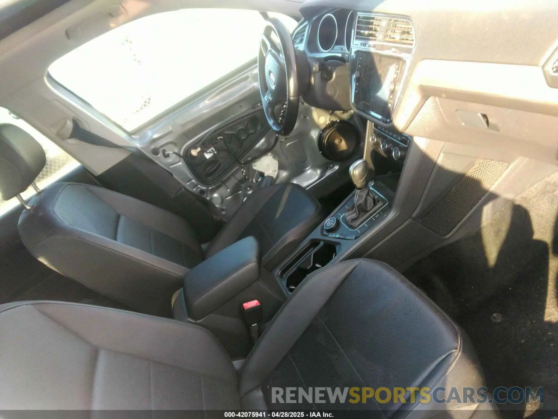 5 fotografías del automóvil dañado 3VV2B7AX1KM188293 VOLKSWAGEN TIGUAN 2019