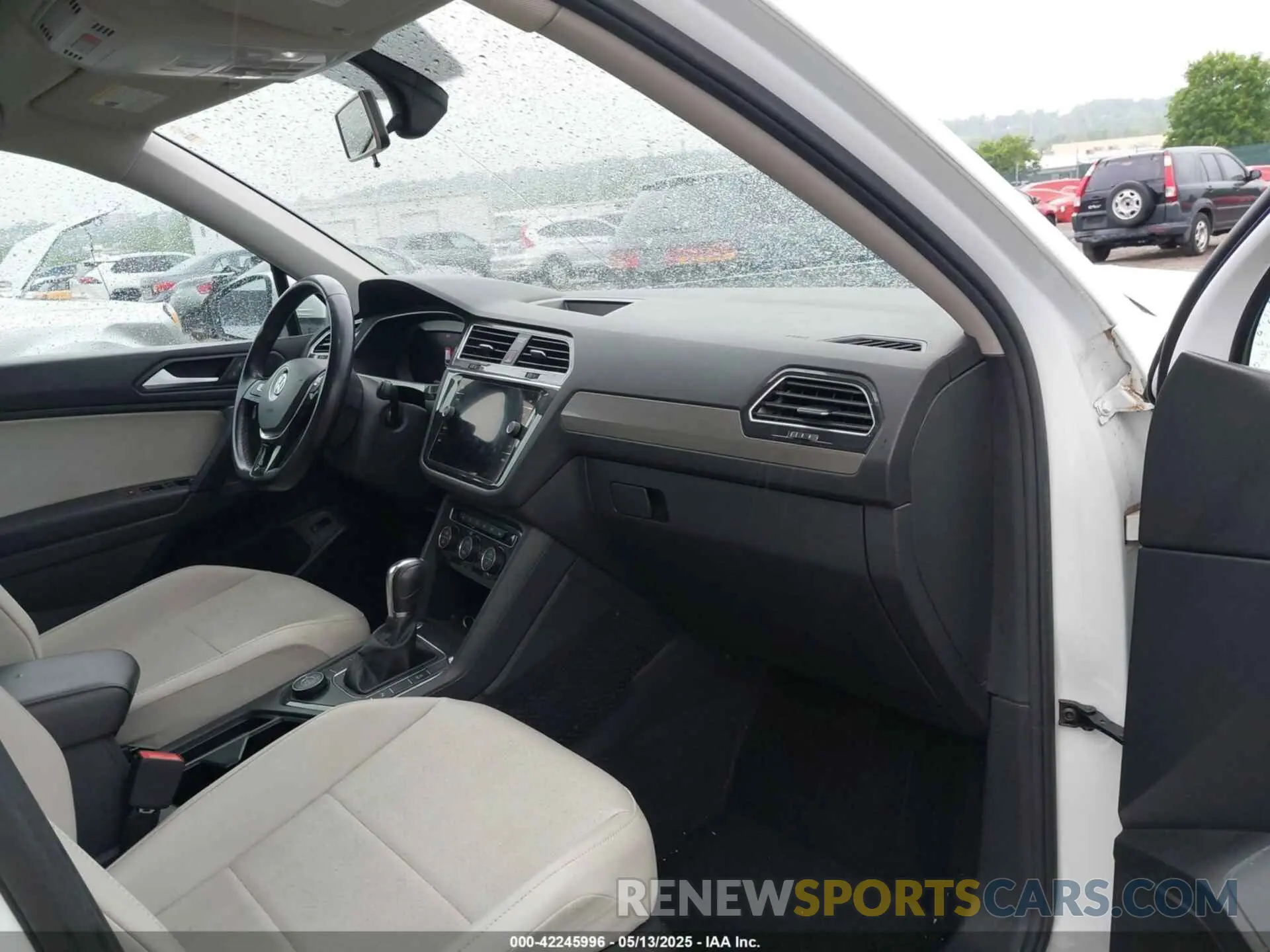 5 fotografías del automóvil dañado 3VV2B7AX5KM052653 VOLKSWAGEN TIGUAN 2019