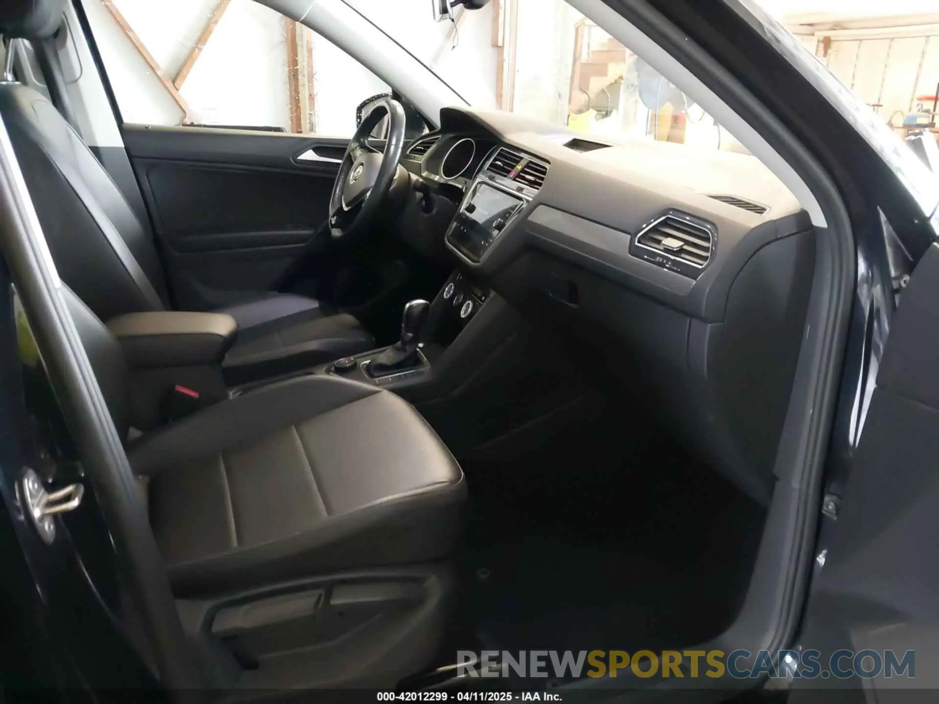 5 fotografías del automóvil dañado 3VV2B7AX5KM074555 VOLKSWAGEN TIGUAN 2019