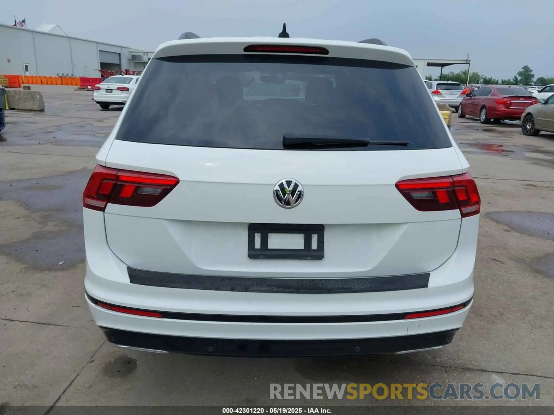 17 fotografías del automóvil dañado 3VV2B7AX5KM162540 VOLKSWAGEN TIGUAN 2019