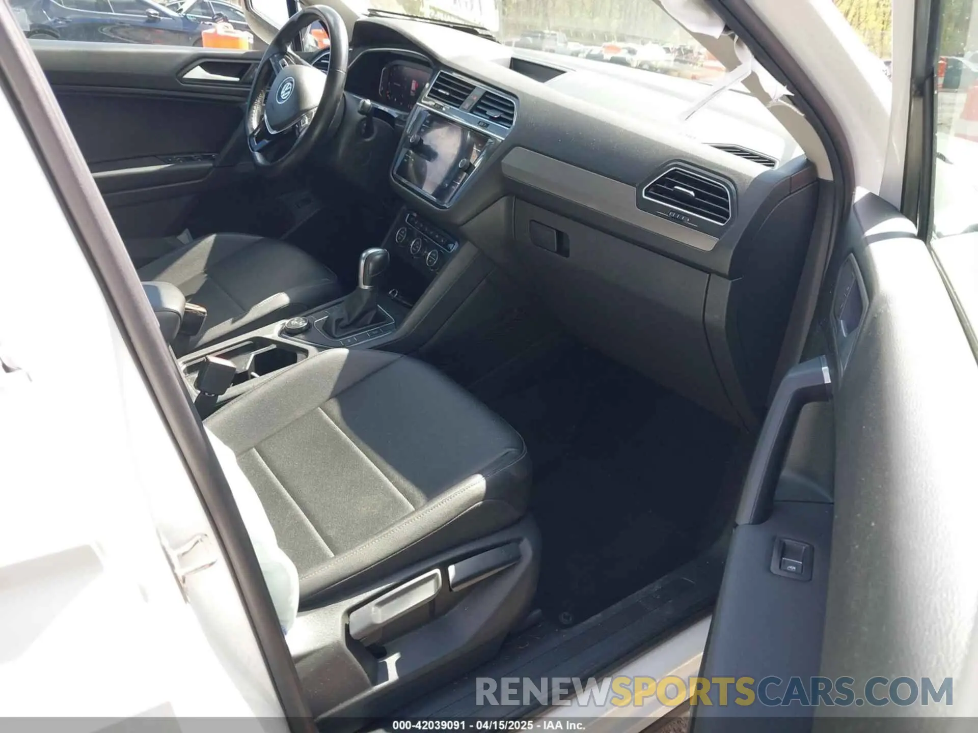 5 fotografías del automóvil dañado 3VV2B7AX8KM160426 VOLKSWAGEN TIGUAN 2019