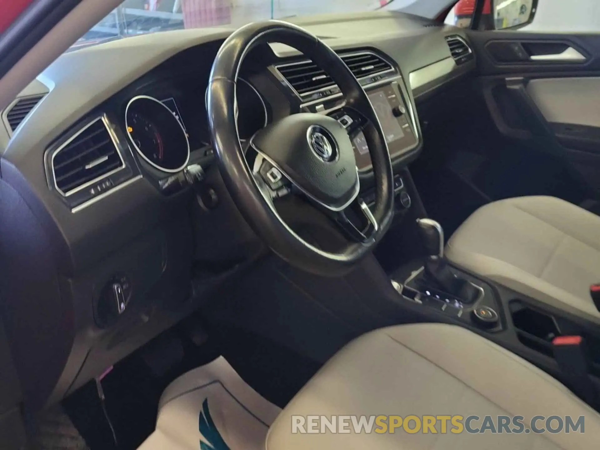 10 fotografías del automóvil dañado 3VV2B7AXXKM040000 VOLKSWAGEN TIGUAN 2019