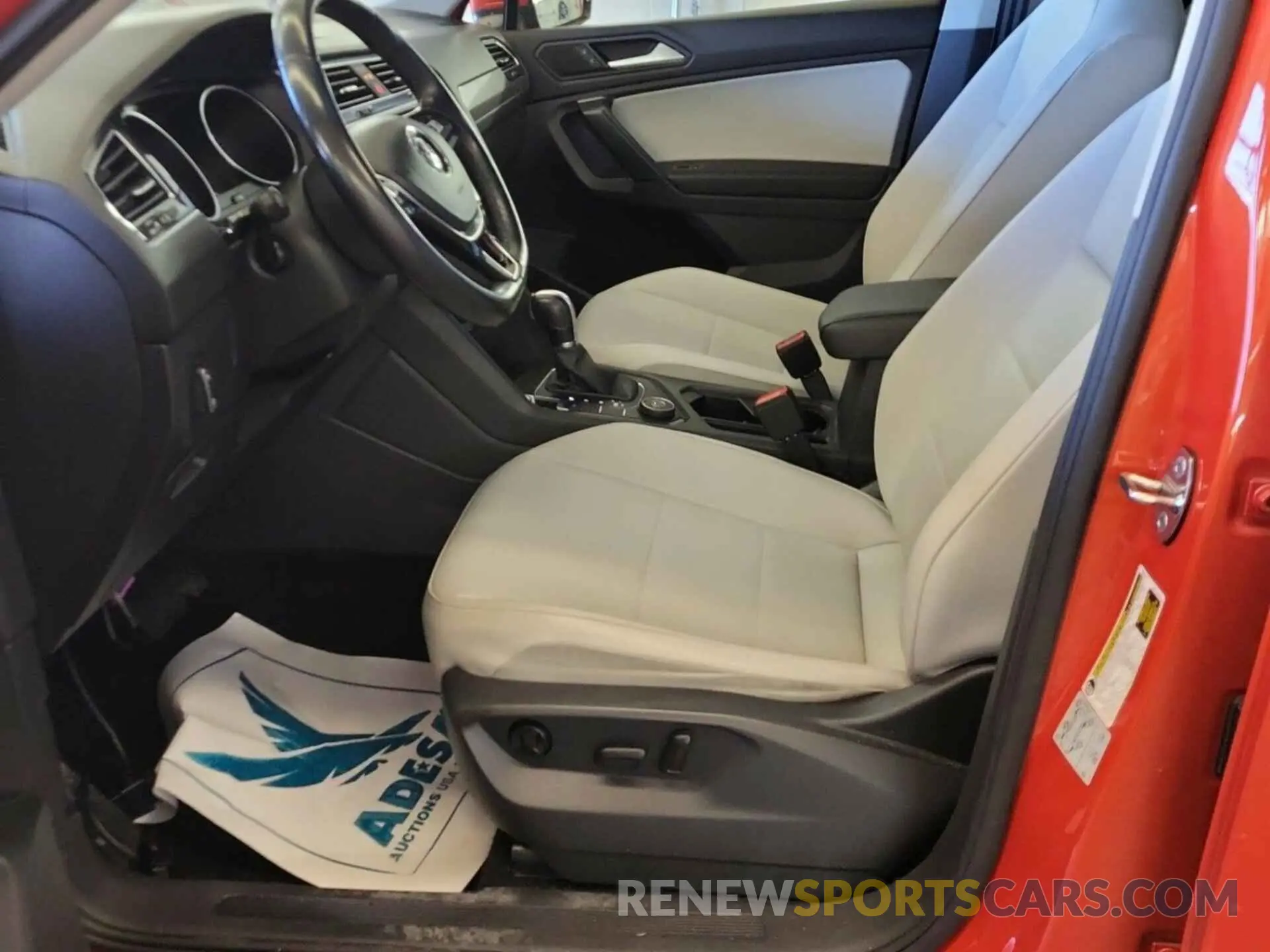 12 fotografías del automóvil dañado 3VV2B7AXXKM040000 VOLKSWAGEN TIGUAN 2019