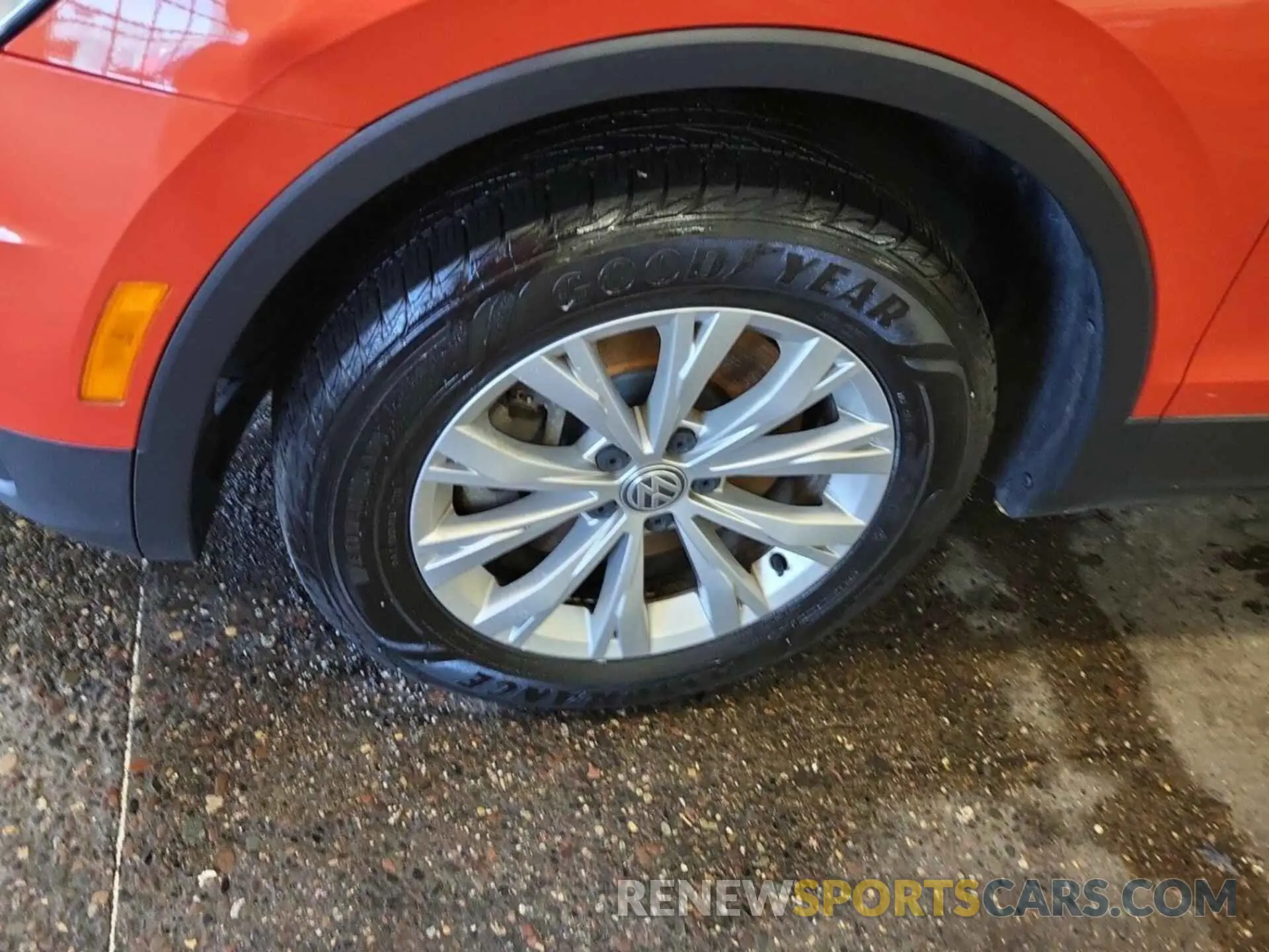 18 fotografías del automóvil dañado 3VV2B7AXXKM040000 VOLKSWAGEN TIGUAN 2019