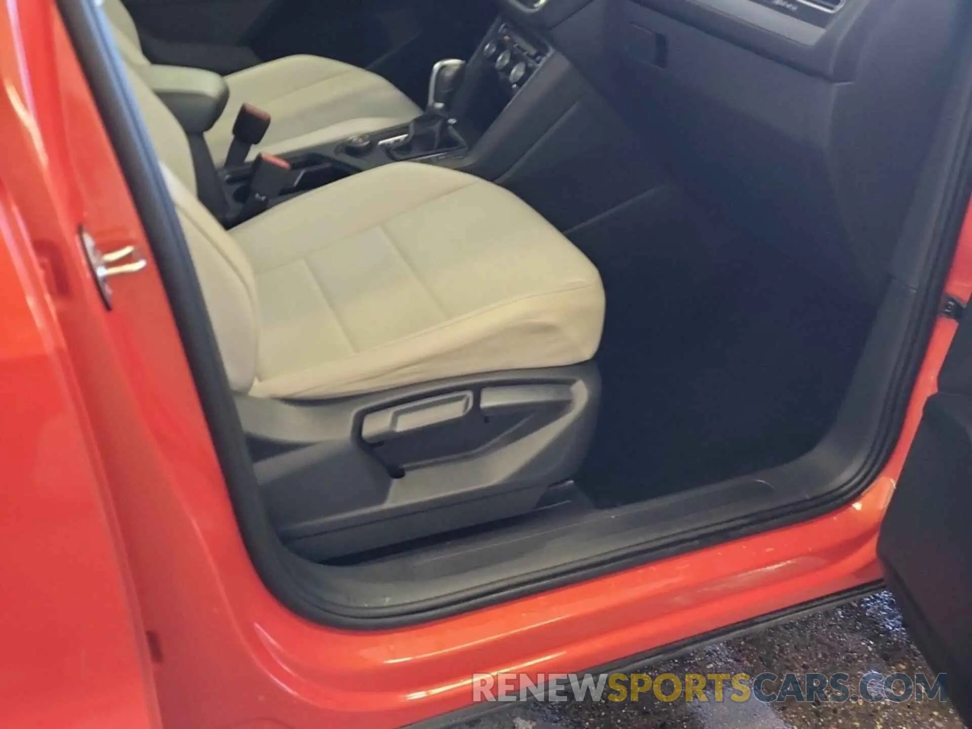 8 fotografías del automóvil dañado 3VV2B7AXXKM040000 VOLKSWAGEN TIGUAN 2019
