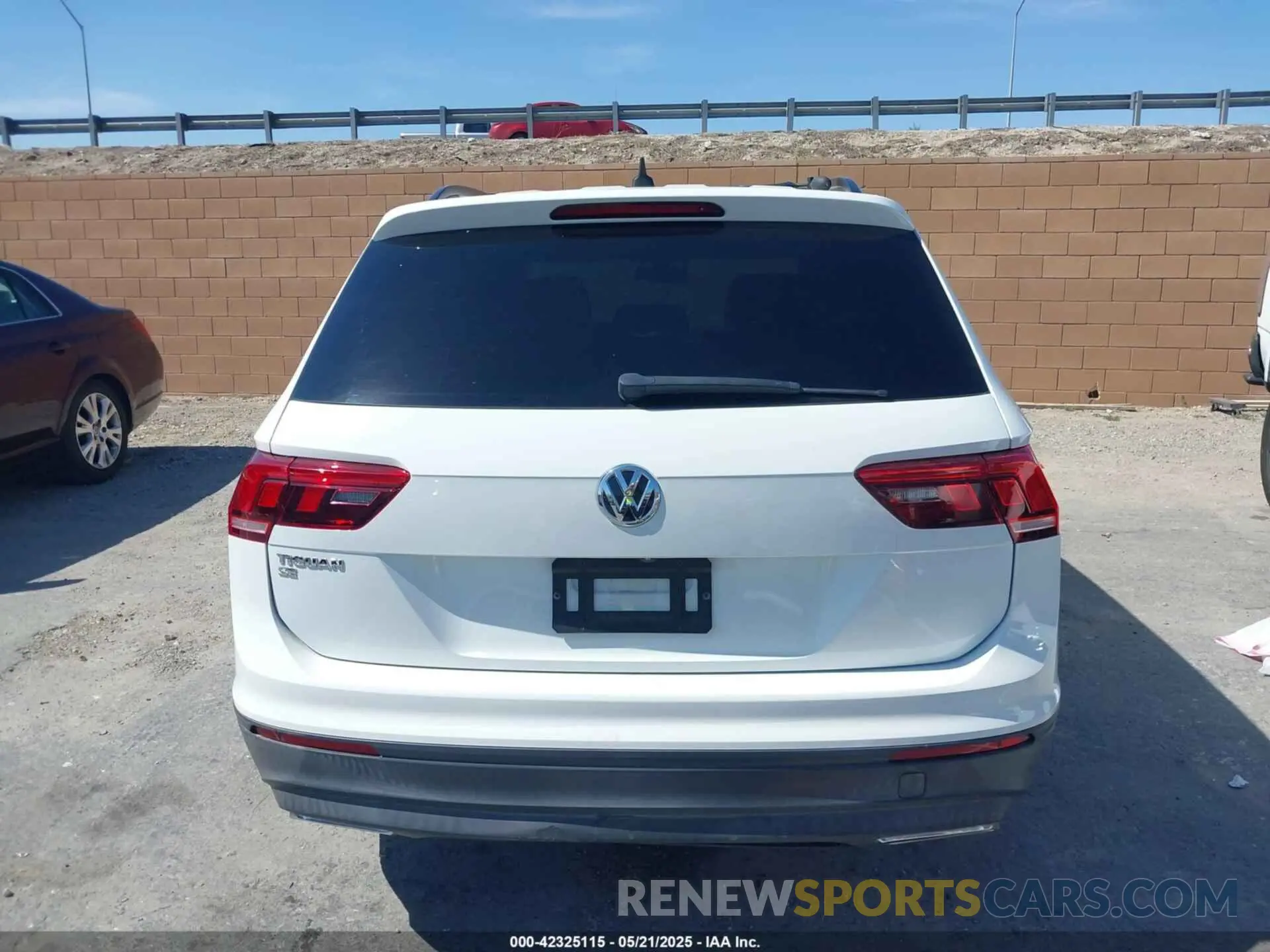 15 fotografías del automóvil dañado 3VV3B7AX2KM028928 VOLKSWAGEN TIGUAN 2019