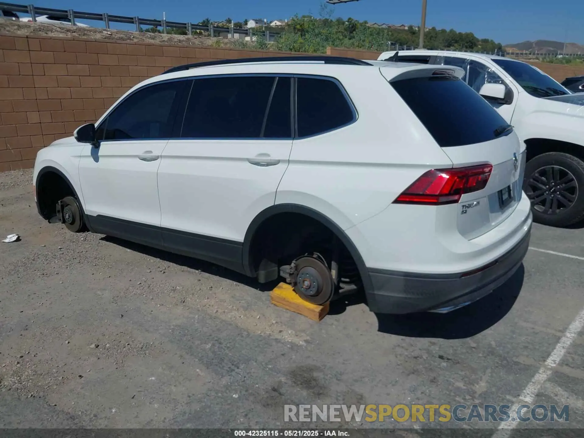 3 fotografías del automóvil dañado 3VV3B7AX2KM028928 VOLKSWAGEN TIGUAN 2019