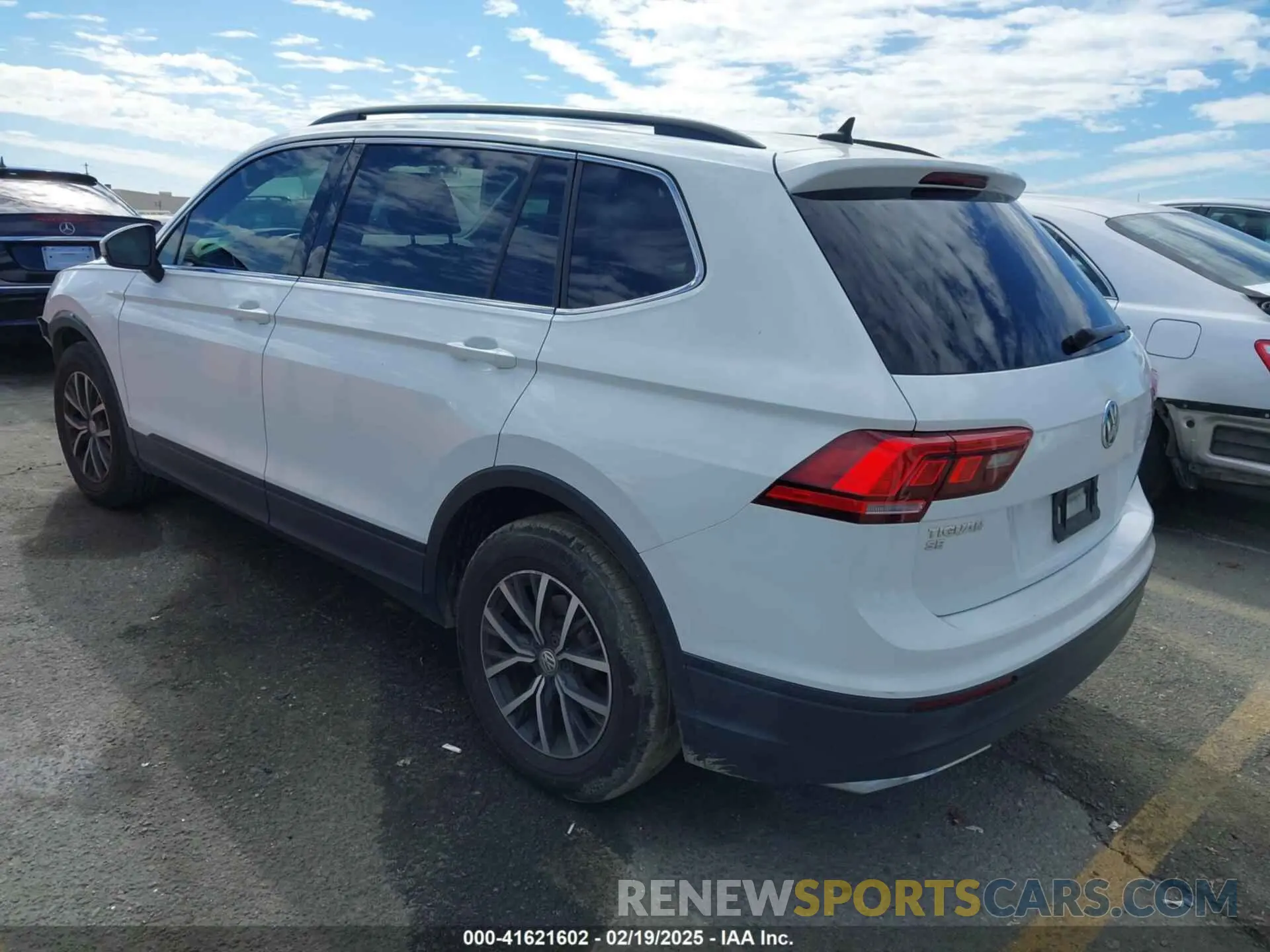 3 fotografías del automóvil dañado 3VV3B7AX2KM063646 VOLKSWAGEN TIGUAN 2019