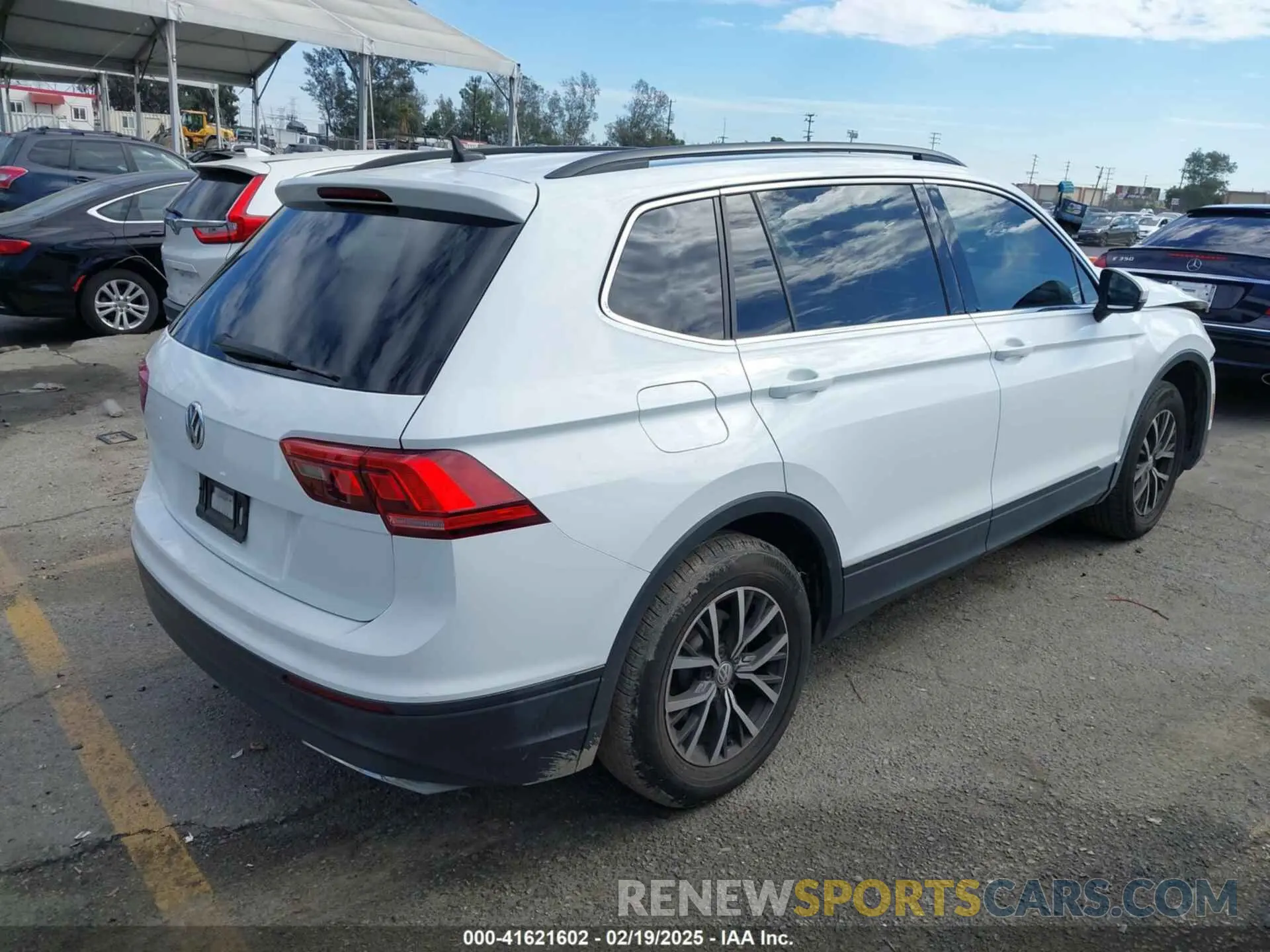 4 fotografías del automóvil dañado 3VV3B7AX2KM063646 VOLKSWAGEN TIGUAN 2019